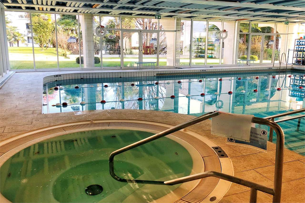 Innenpool mit Whirlpool