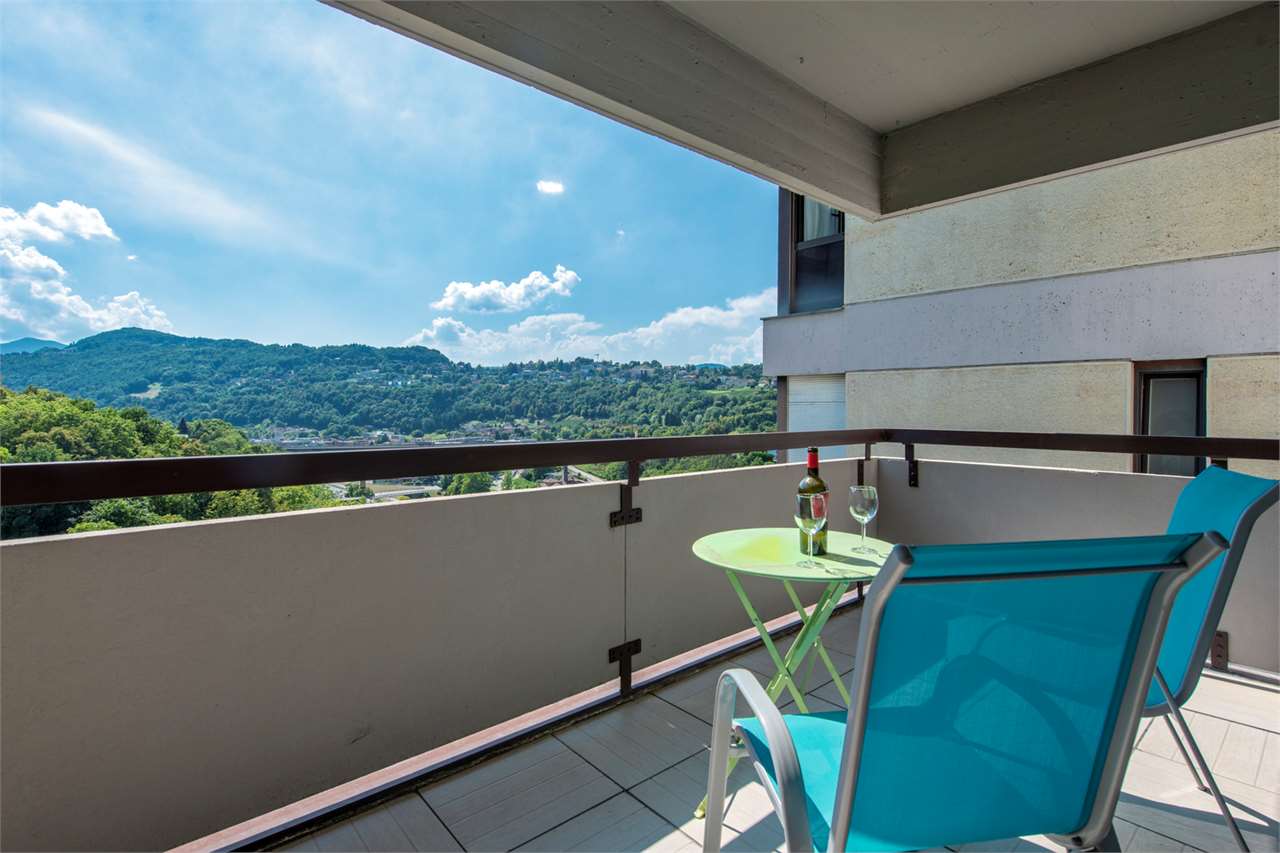 Balkon mit Bergblick