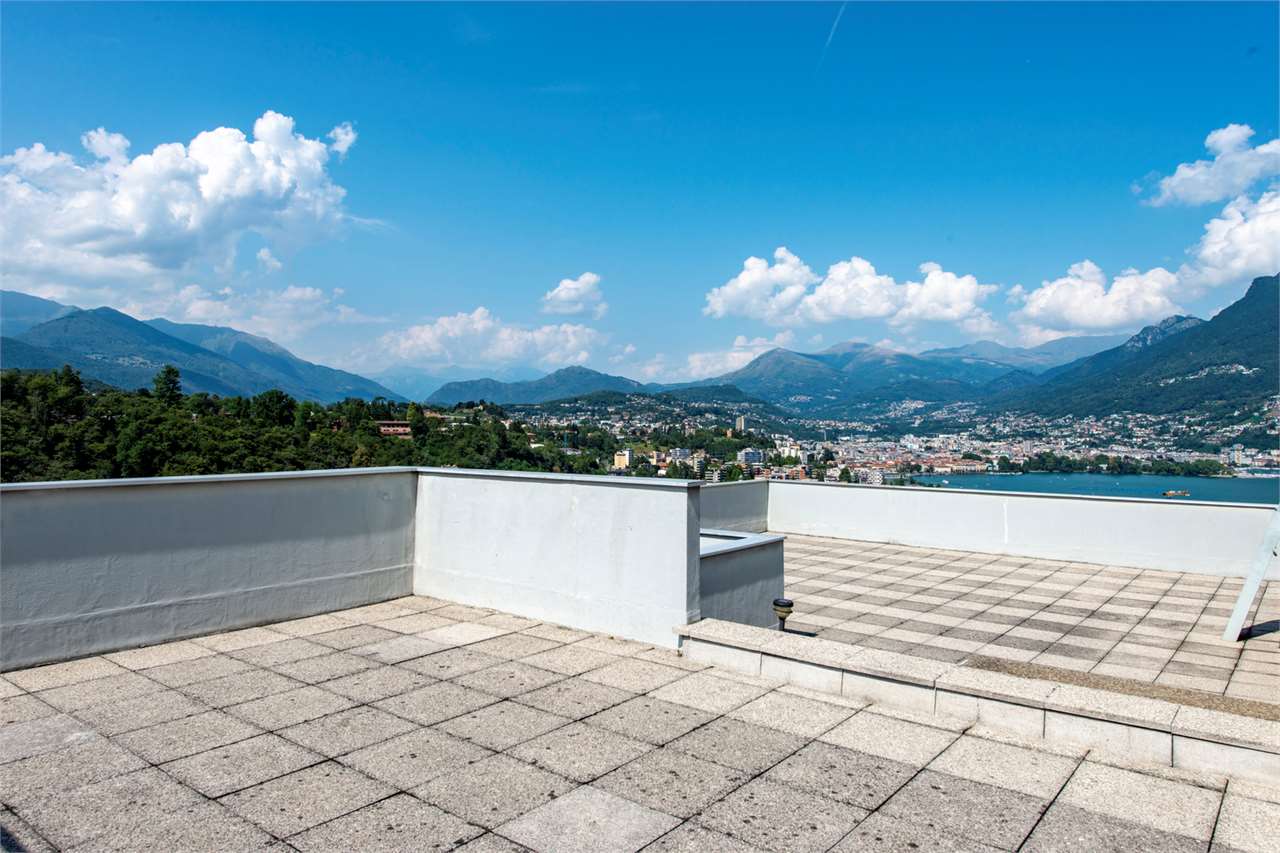 Dachterrasse mit Berg- und Seeblick