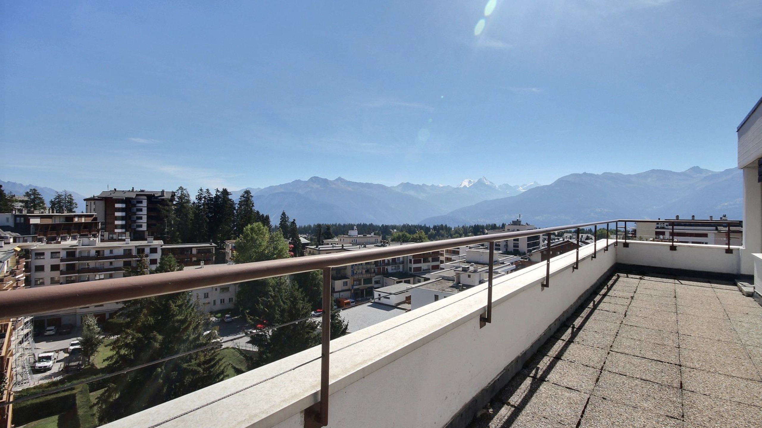 Dachterrasse mit Bergblick