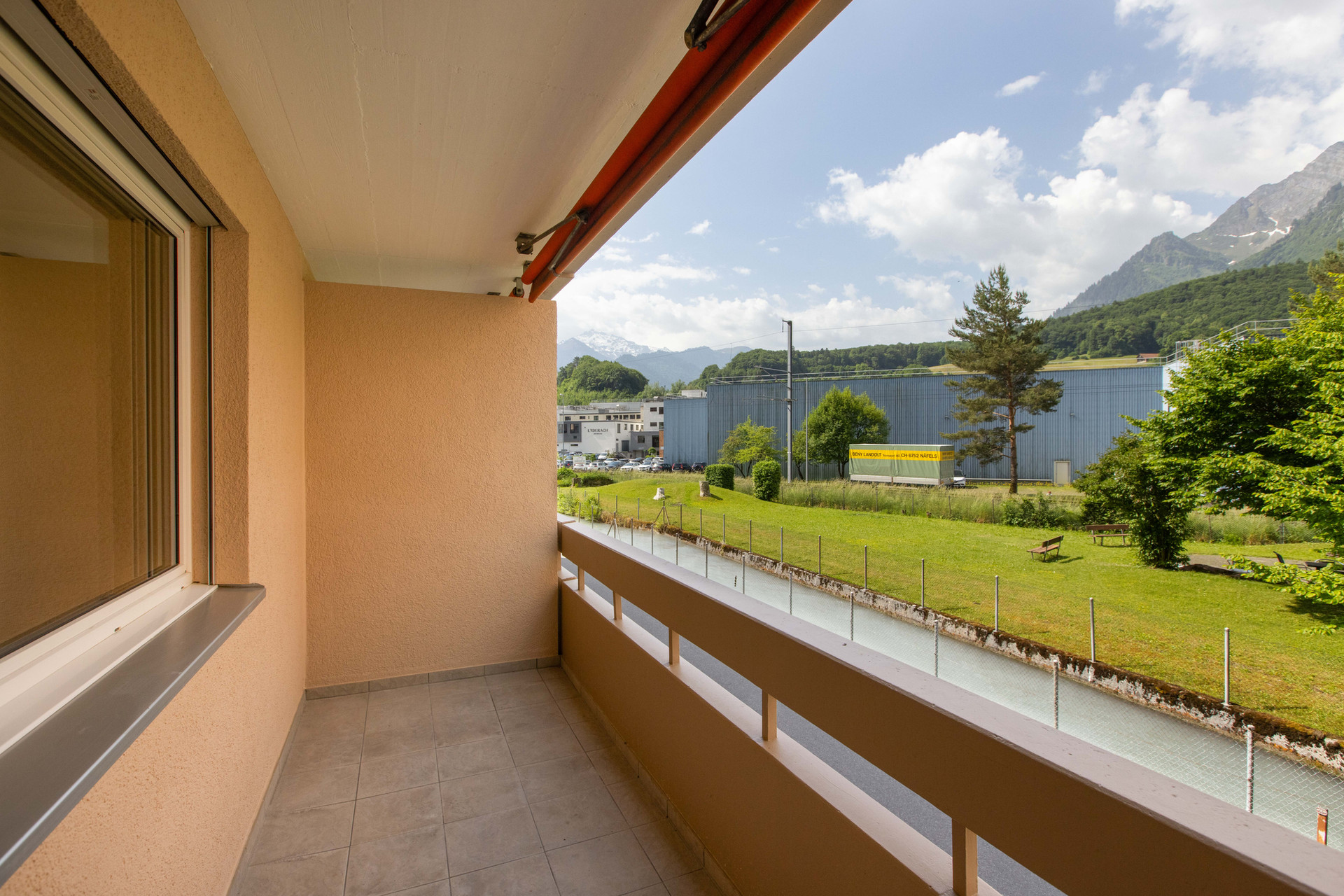 Balkon mit Bergblick