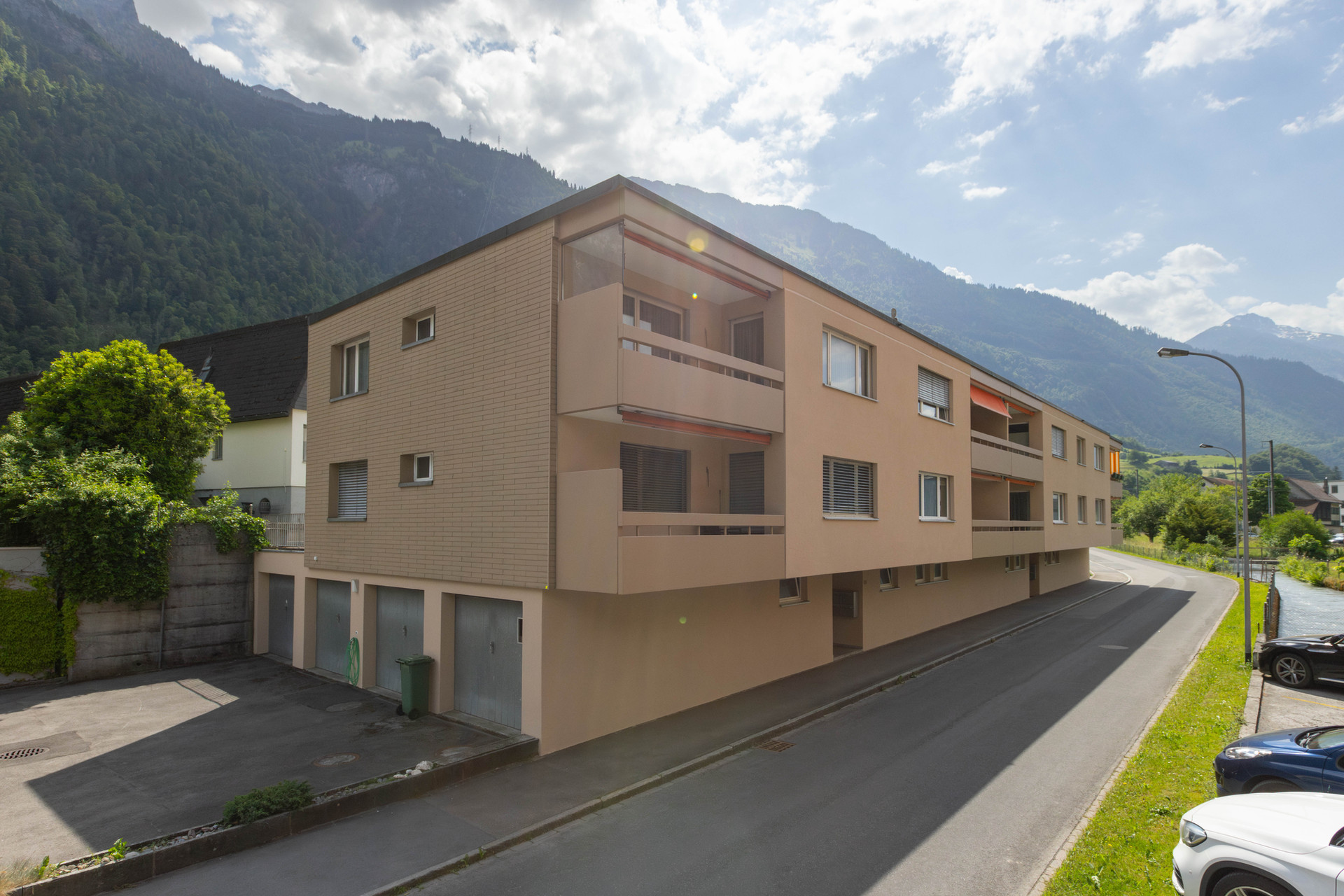 Mehrfamilienhaus in Berglage