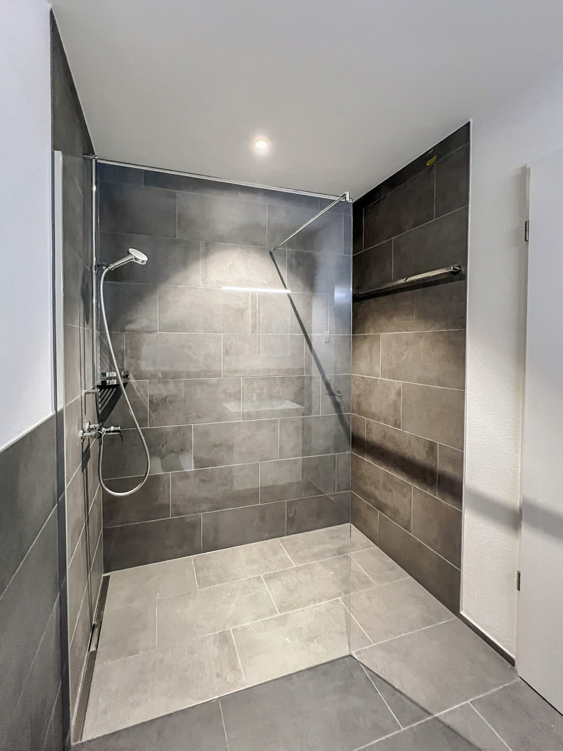 Moderne bodengleiche Dusche