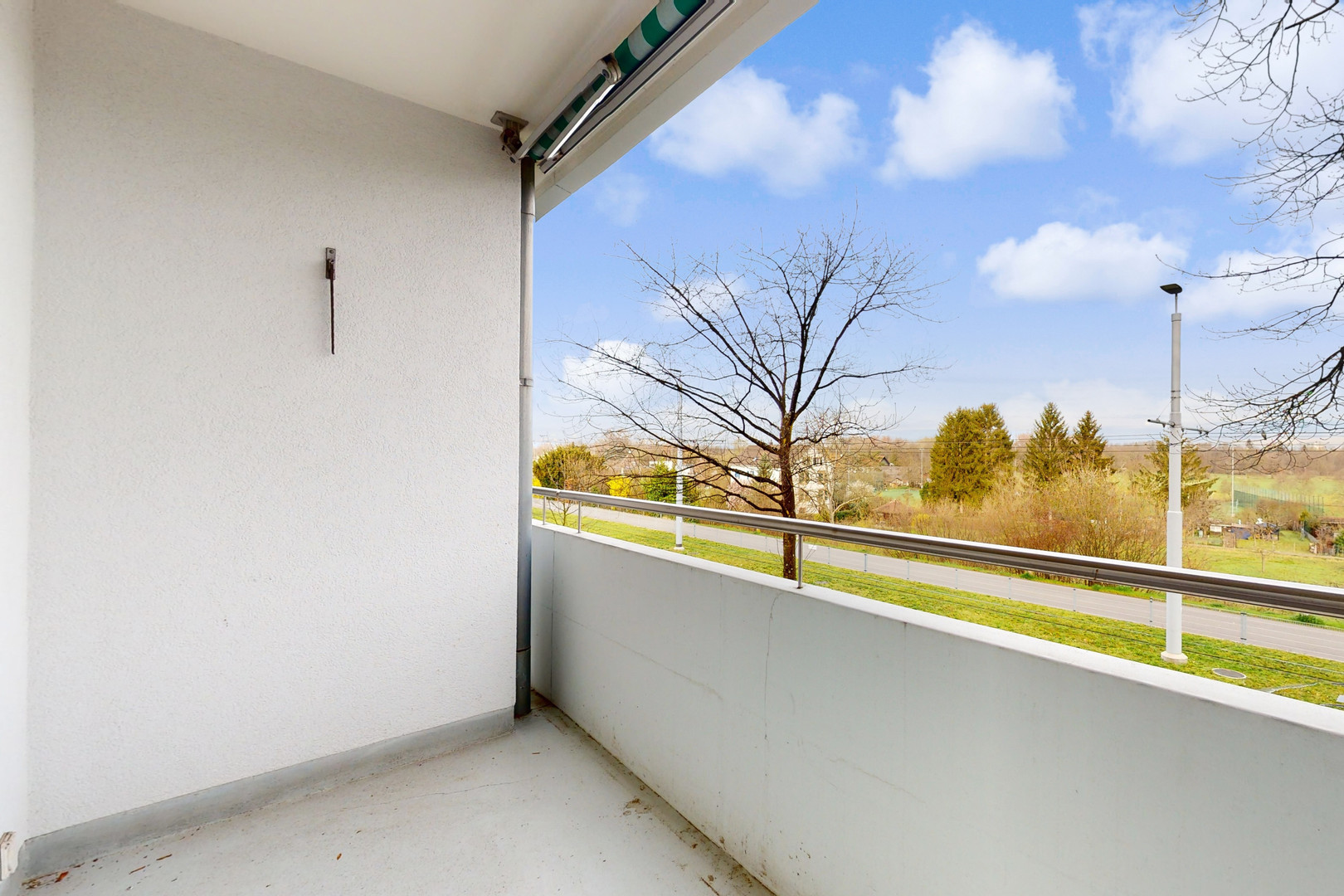 Balkon mit Ausblick ins Grüne