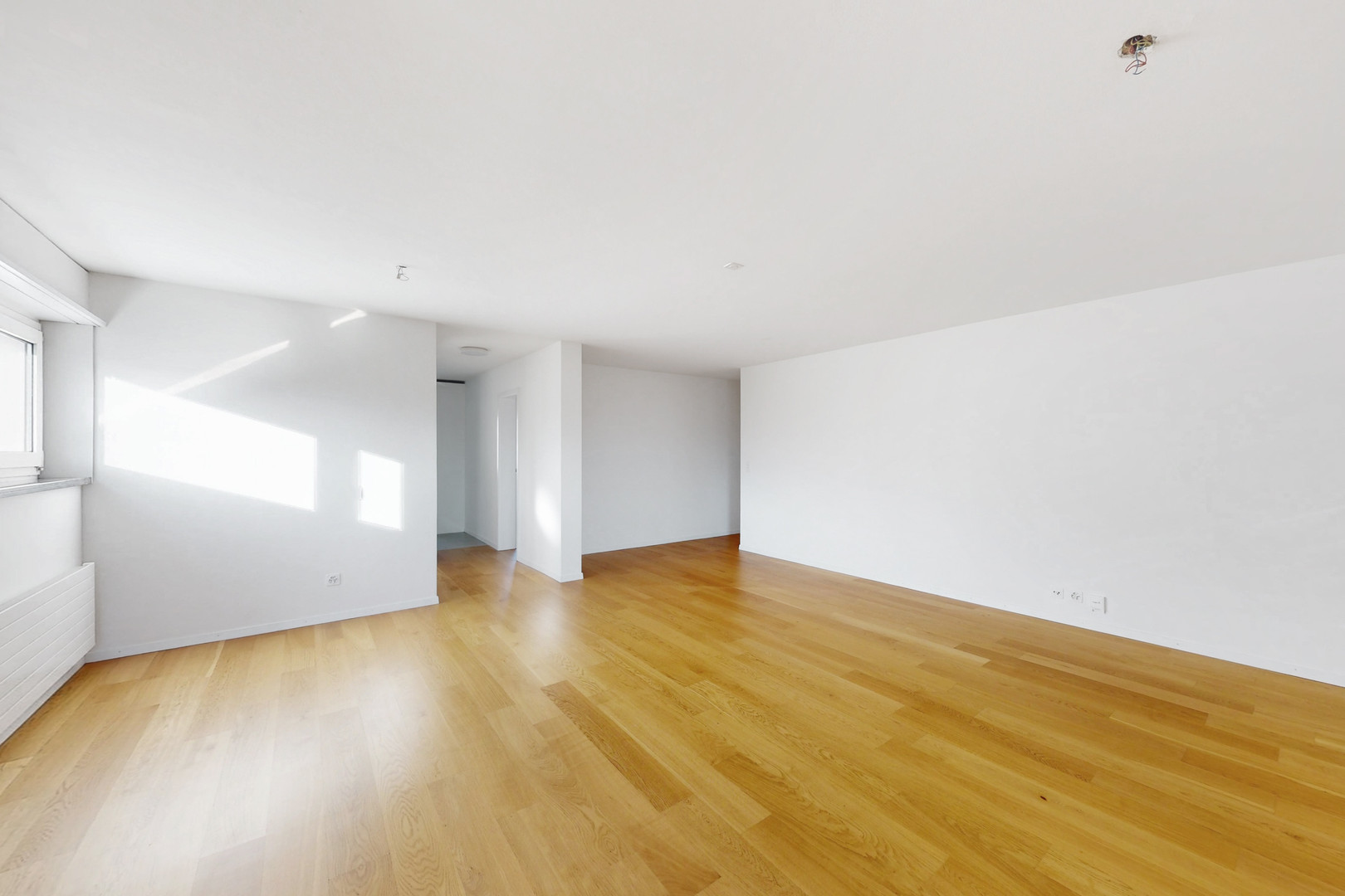 Heller leerer Wohnraum