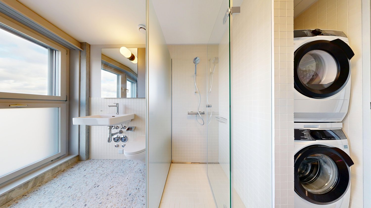 Modernes Bad mit Dusche und Waschtisch