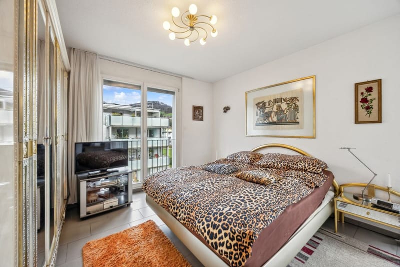 Schlafzimmer mit Balkonblick