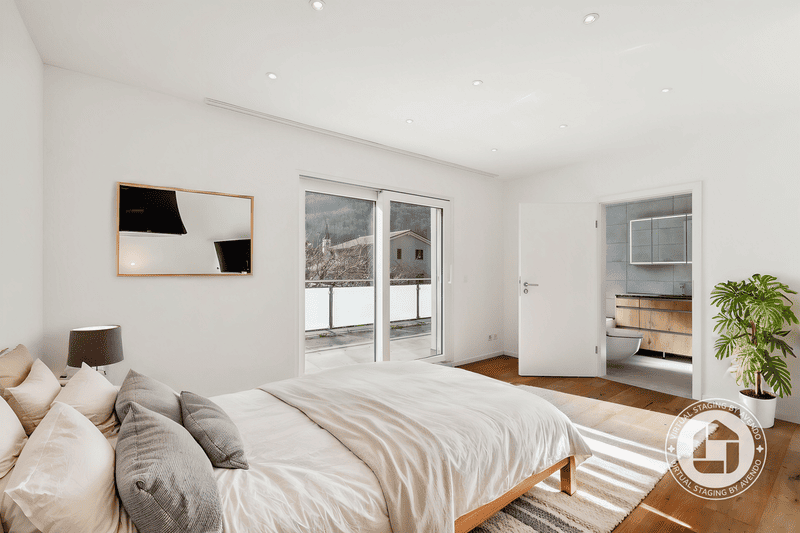 Helles Schlafzimmer mit Balkonzugang
