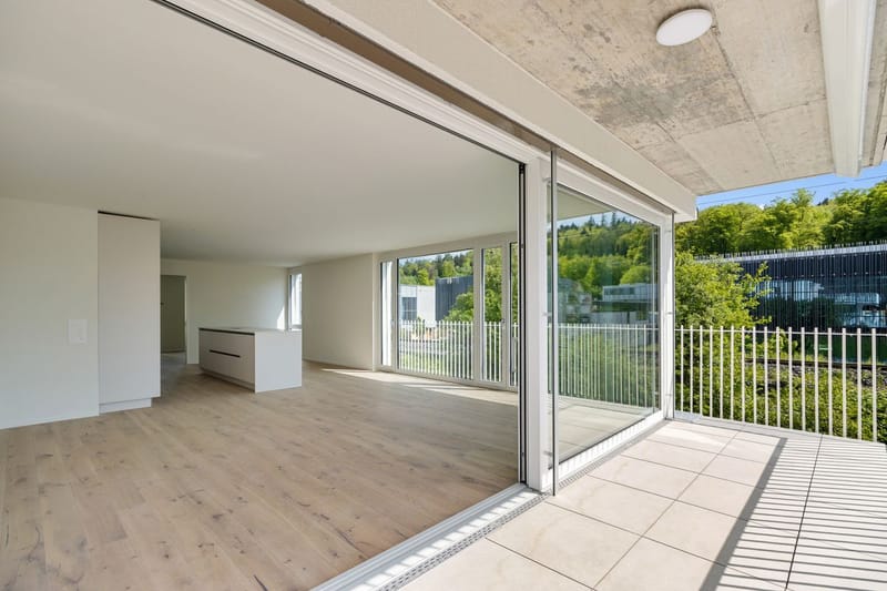 Offener Wohnbereich mit Terrasse