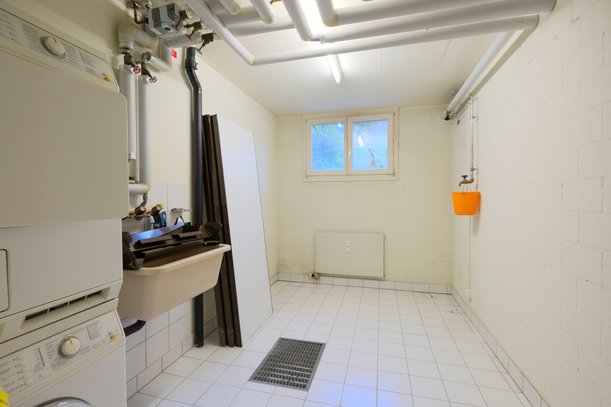Hauswirtschaftsraum mit Technikinstallation