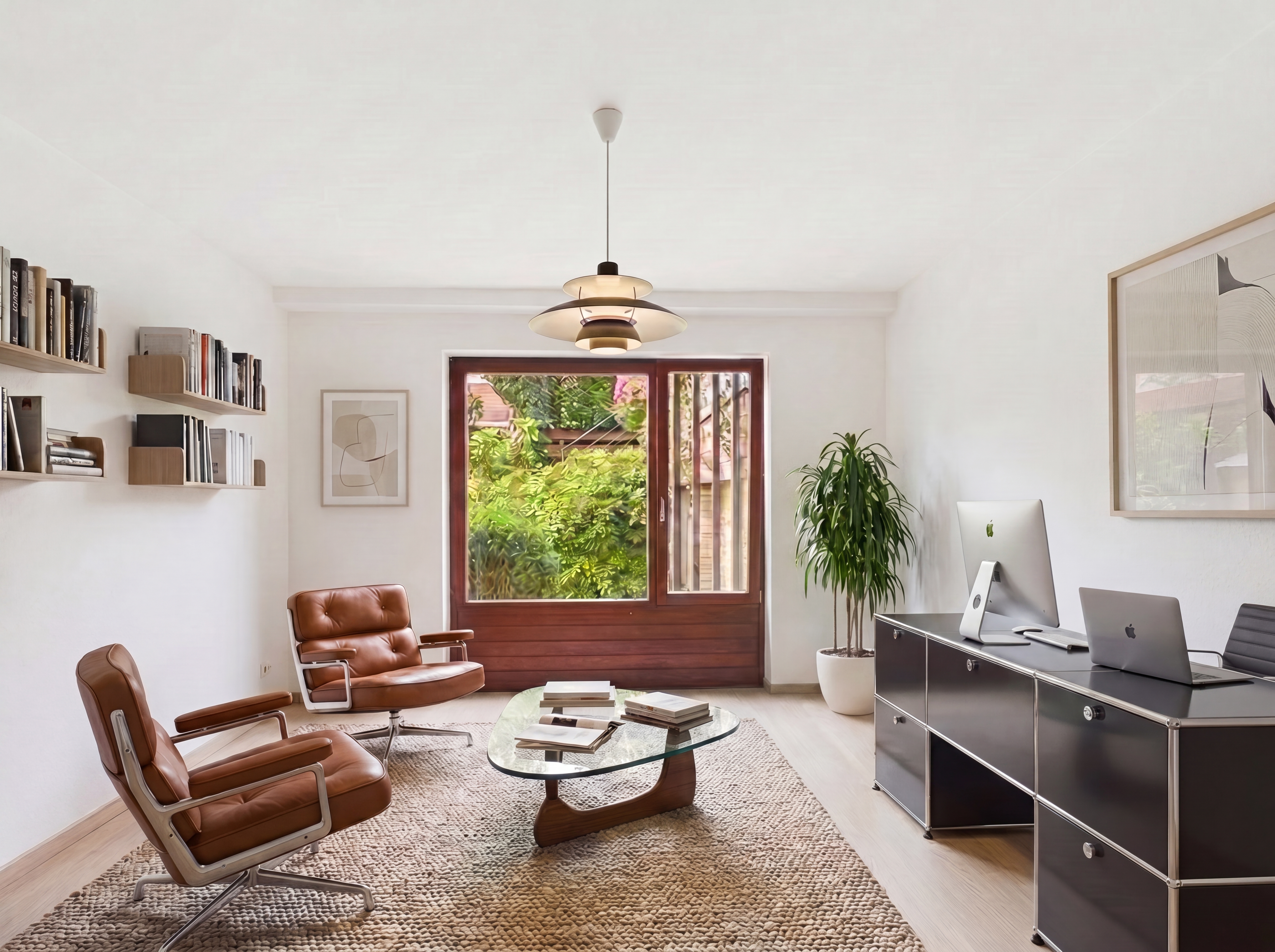 Helles Homeoffice mit Mid-Century-Möbeln