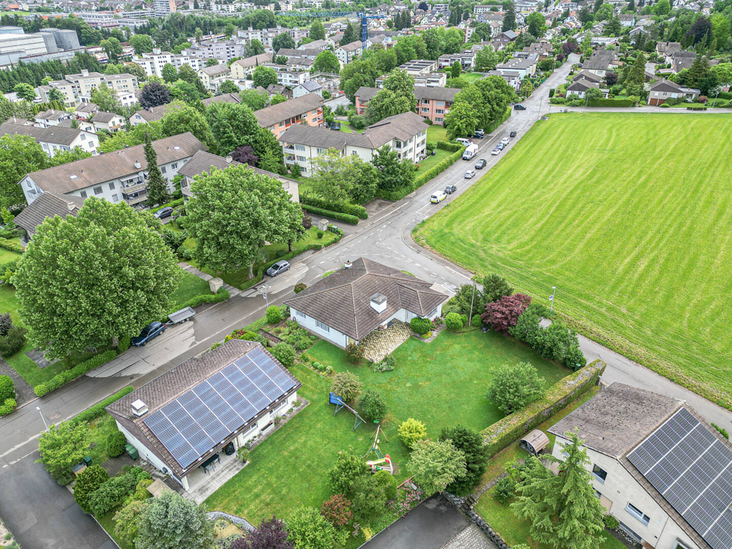 Luftaufnahme eines Wohnviertels mit Einfamilienhäusern