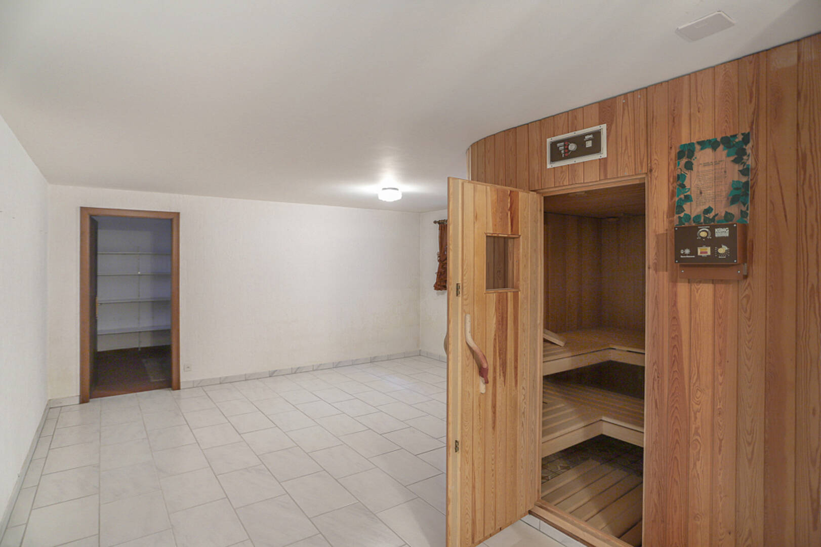 Kellerraum mit Sauna