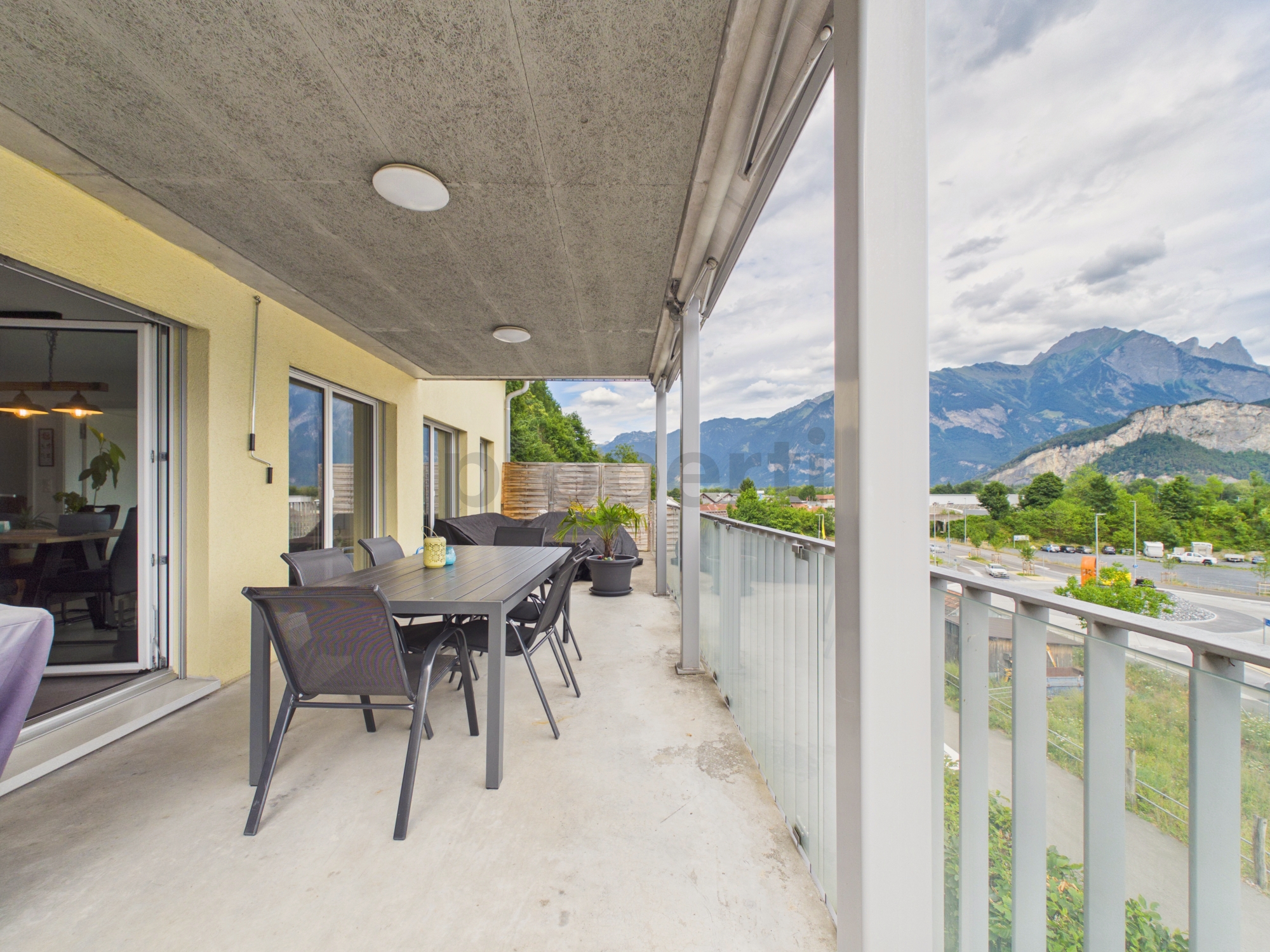 Balkon mit Bergblick