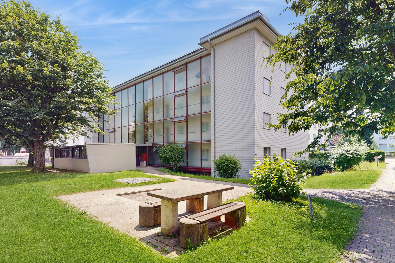 Frisch sanierte 4 Zimmer-Wohnung an begehrter Lage – Steinhausen
