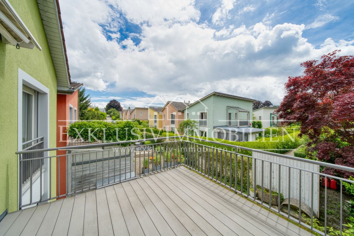 Balkon mit Blick auf Wohnsiedlung
