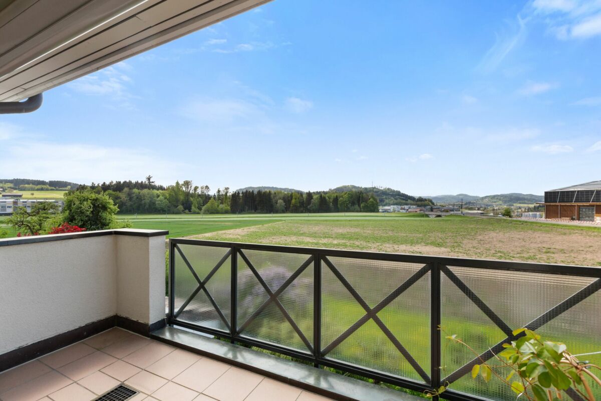 Balkon mit Weitblick ins Grüne