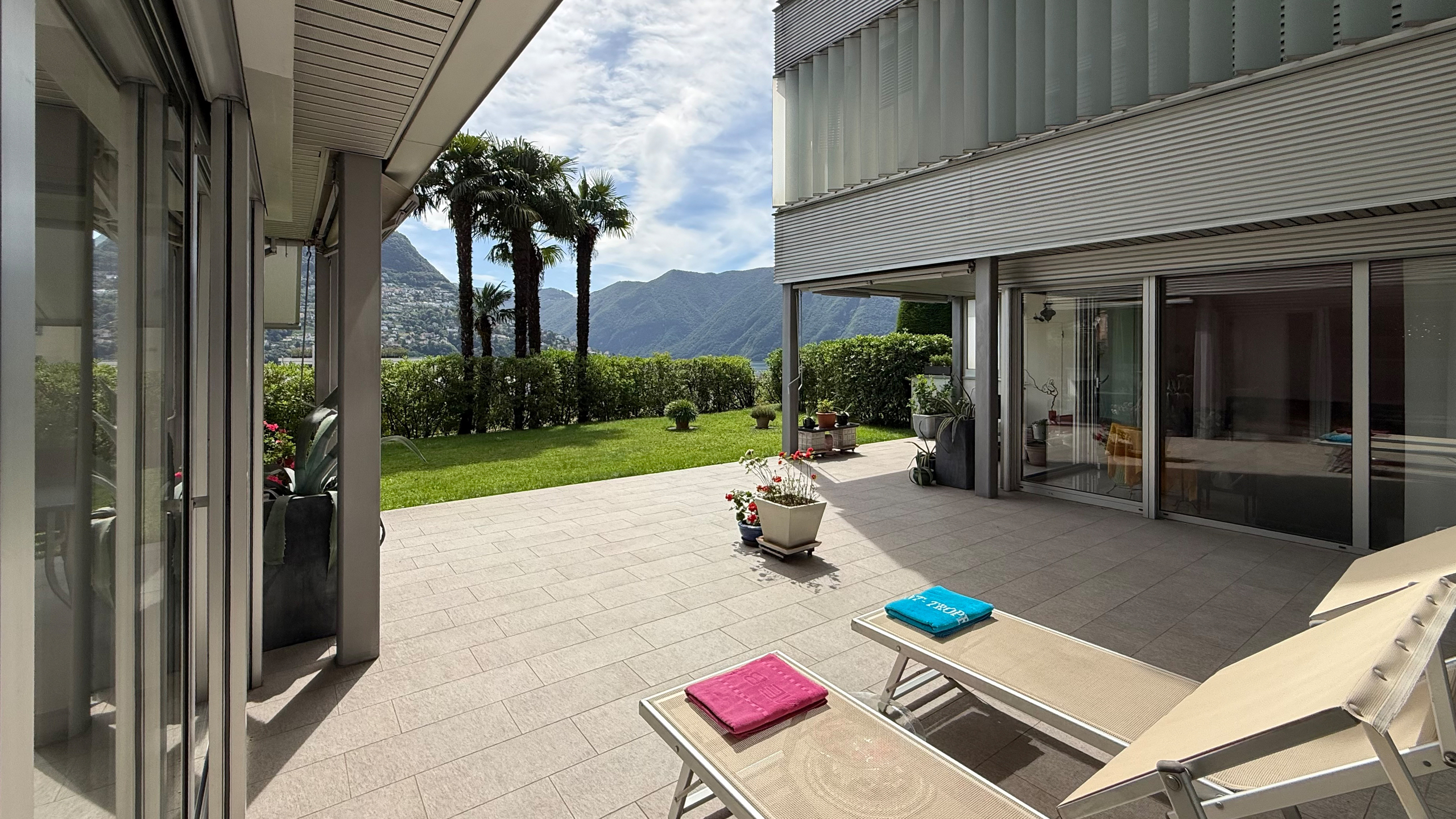 Terrasse mit Bergblick