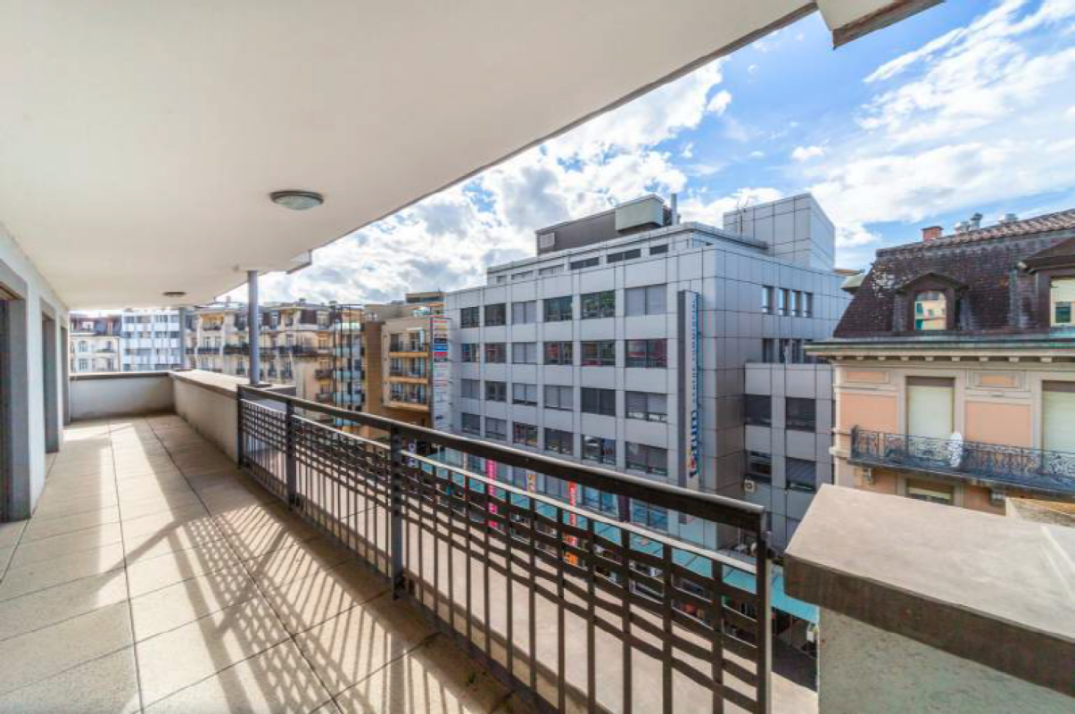 Balkon mit Stadtblick