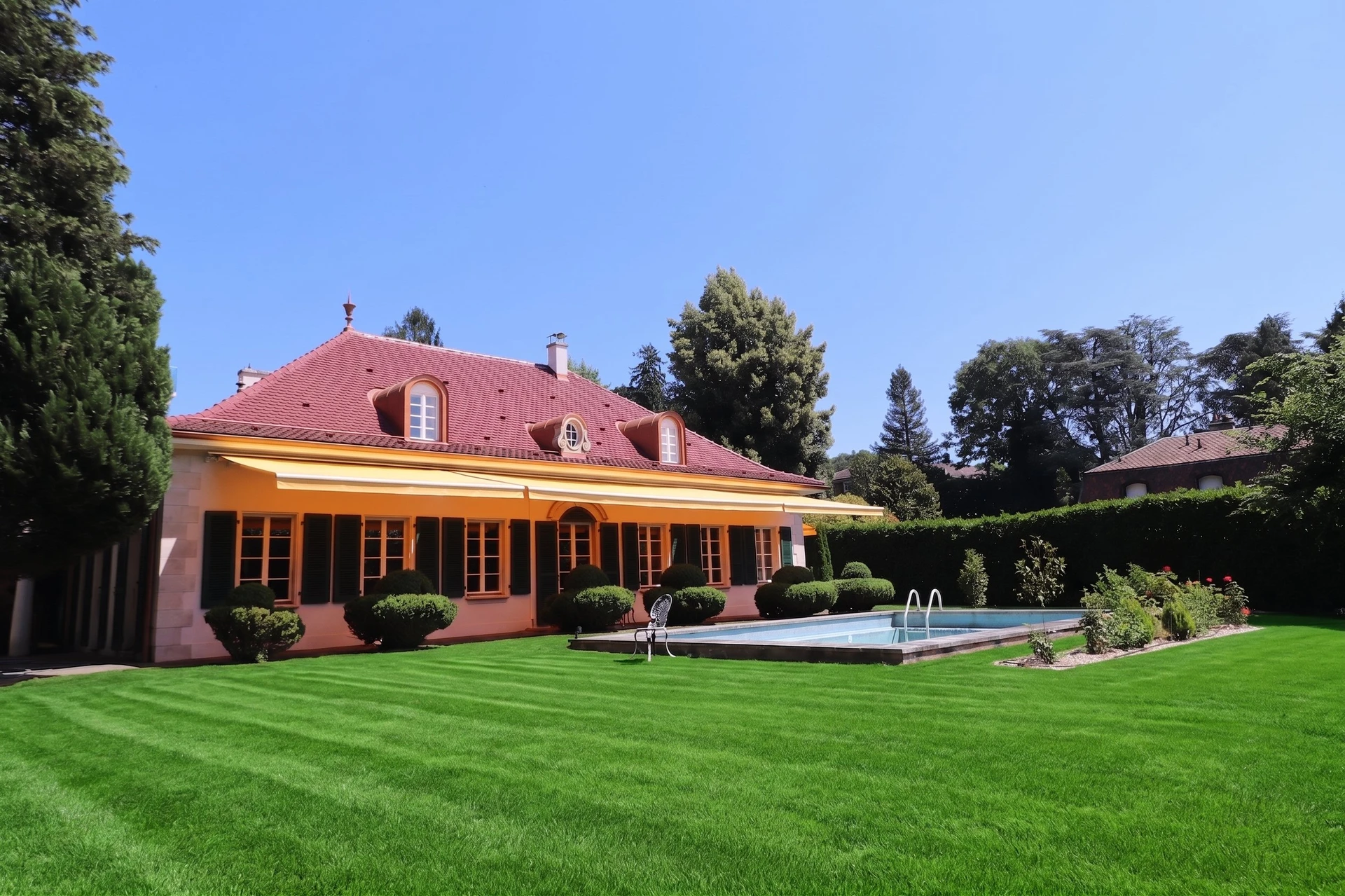 AUSSERGEWÖHNLICHES ANWESEN MIT 8,5 ZIMMERN IM SÜDEN VON LAUSANNE MIT SWIMMINGPOOL, GROSSEM GARTEN UND HERRLICHER AUSSICHT – Lausanne