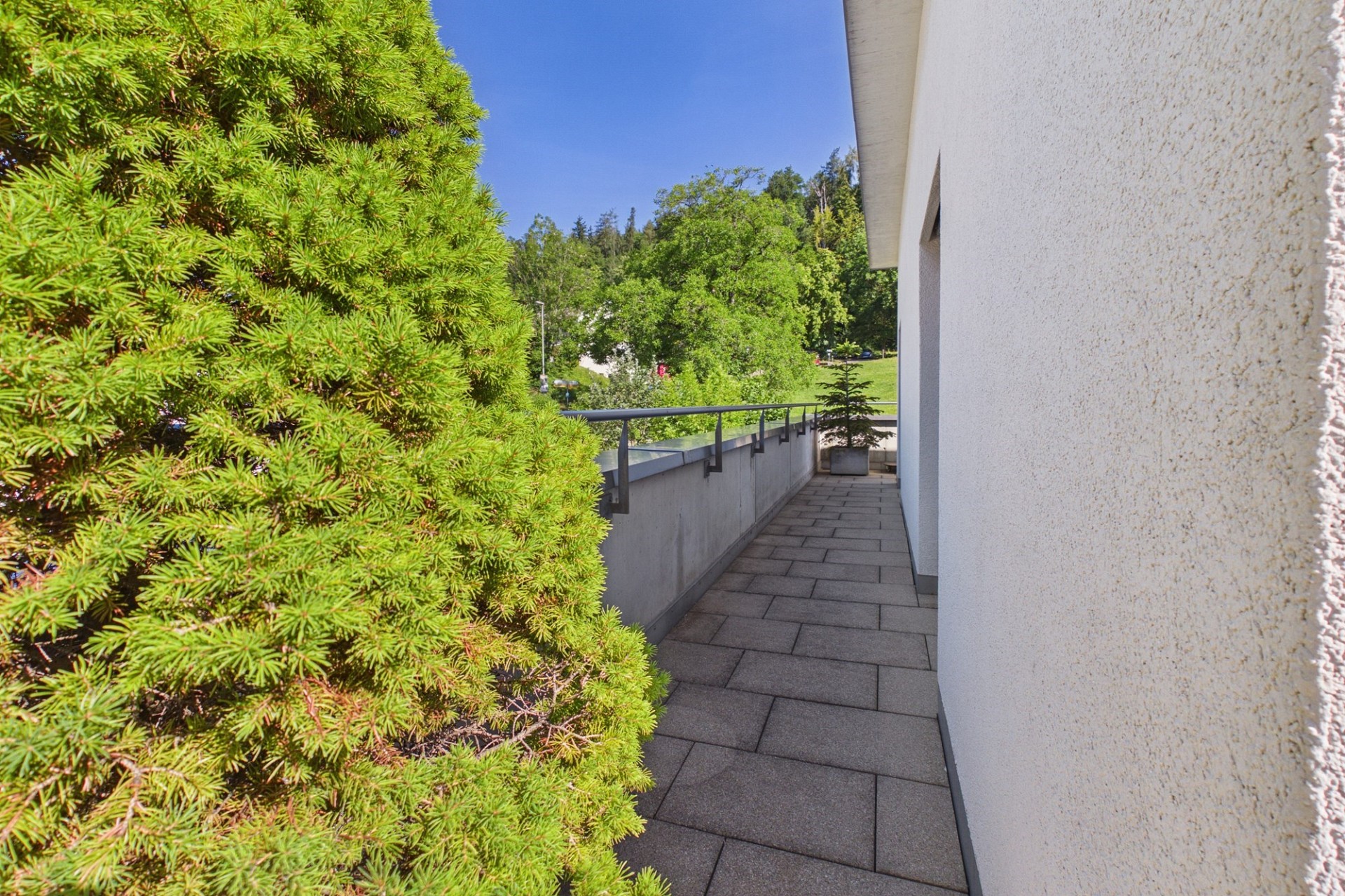 Balkon mit Blick ins Grüne