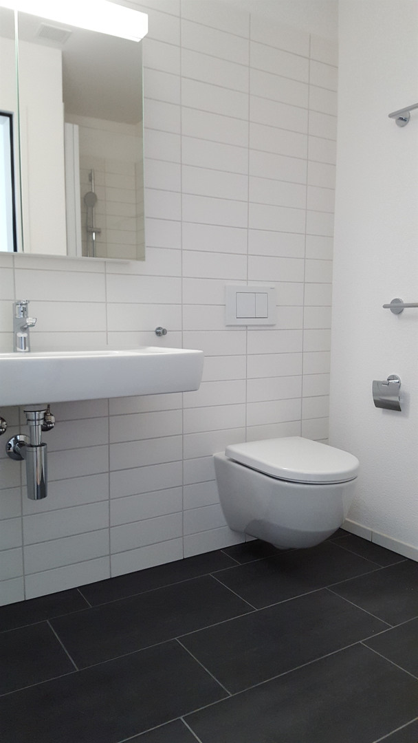 Modernes Gäste-WC mit Wand-WC