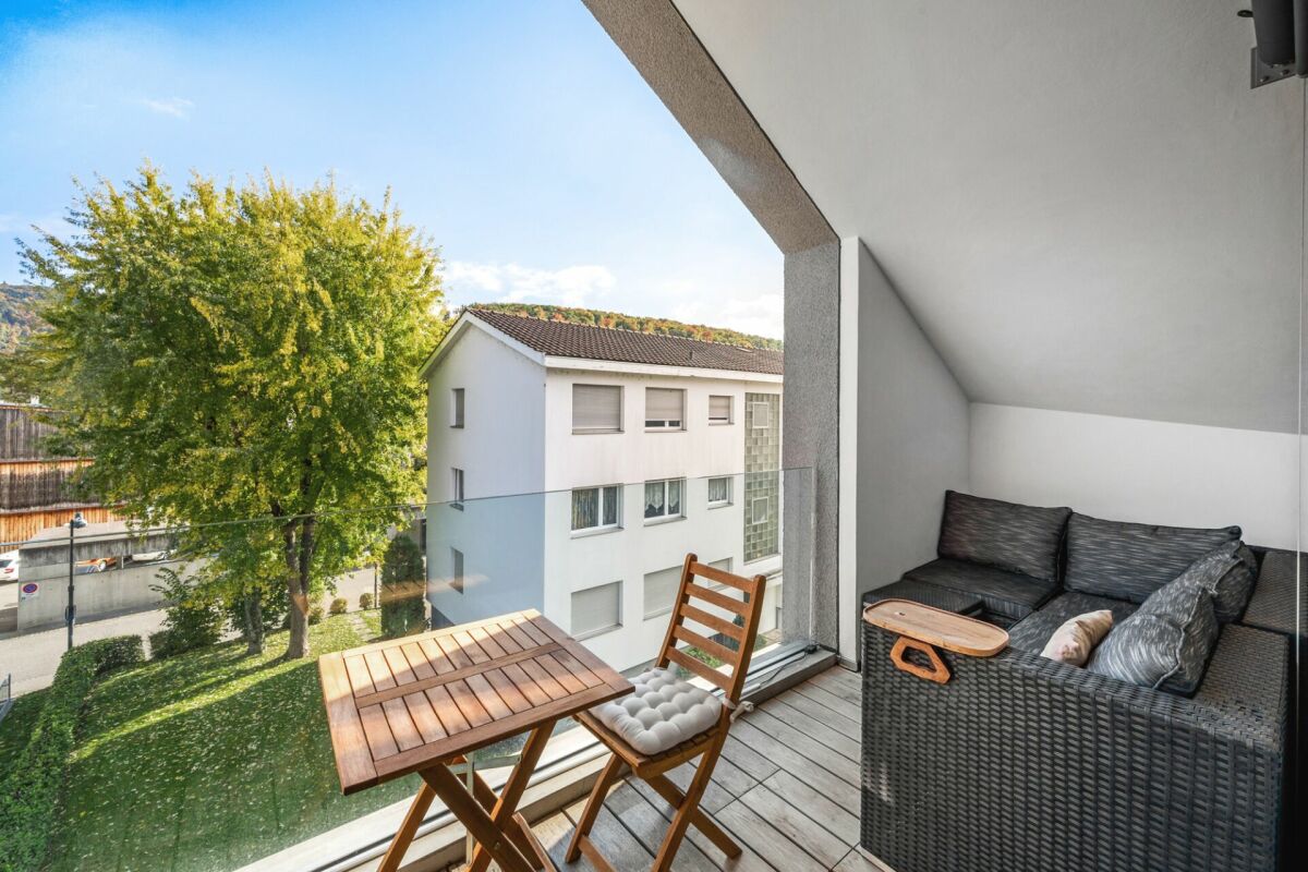 Balkon mit Sitzgruppe und Ausblick