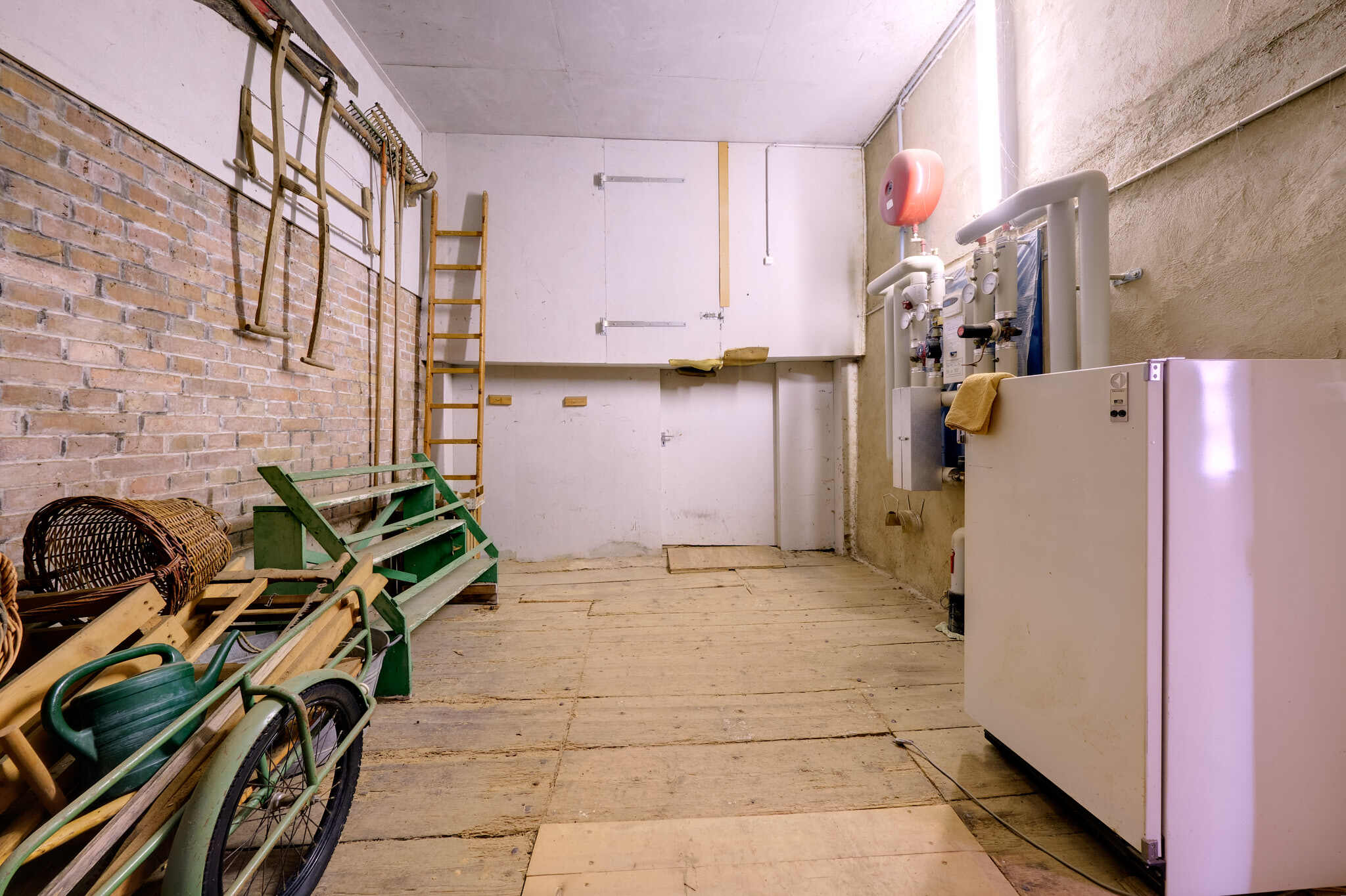 Kellerraum mit Technik und Abstellfläche