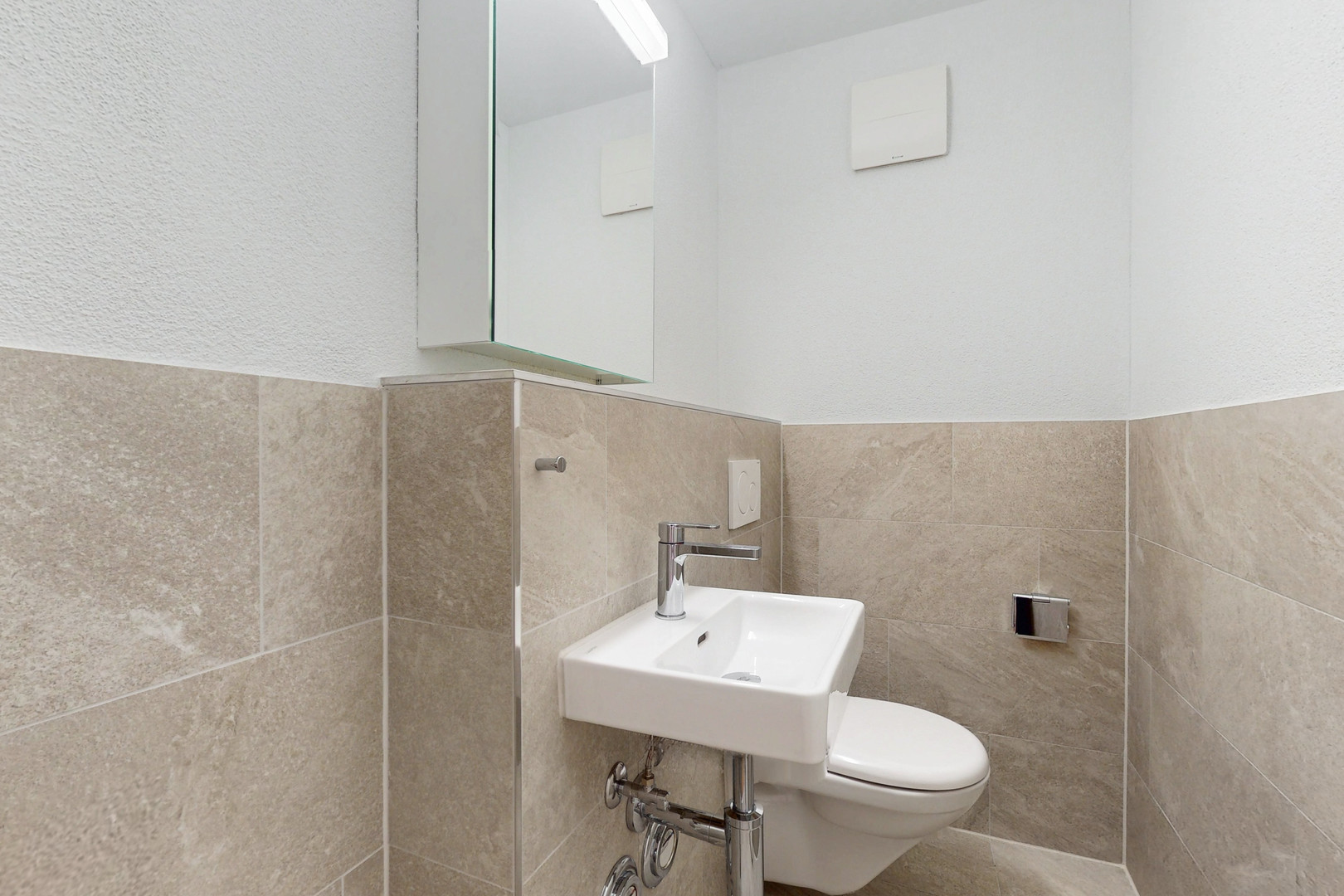 Kleines modernes Gäste-WC mit Wandwaschbecken