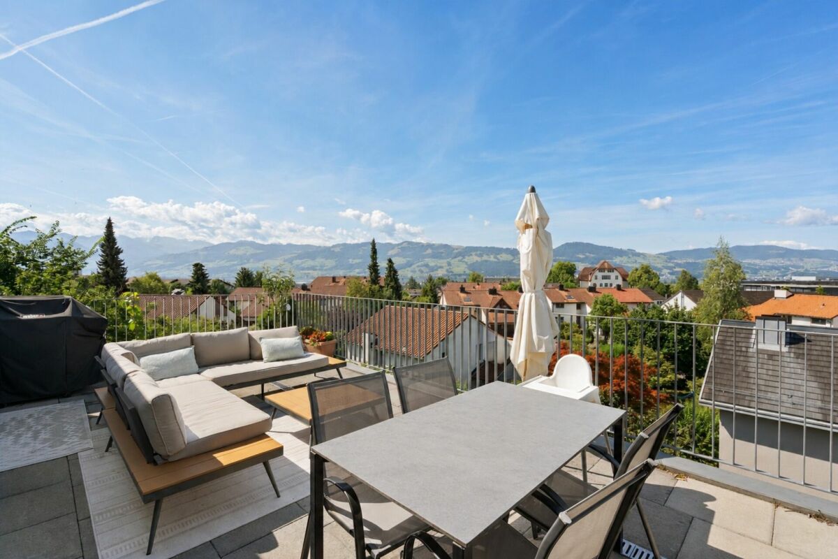 Grosszügige Attikawohnung mit sonniger Terrasse und Weitblick in Jona – Jona