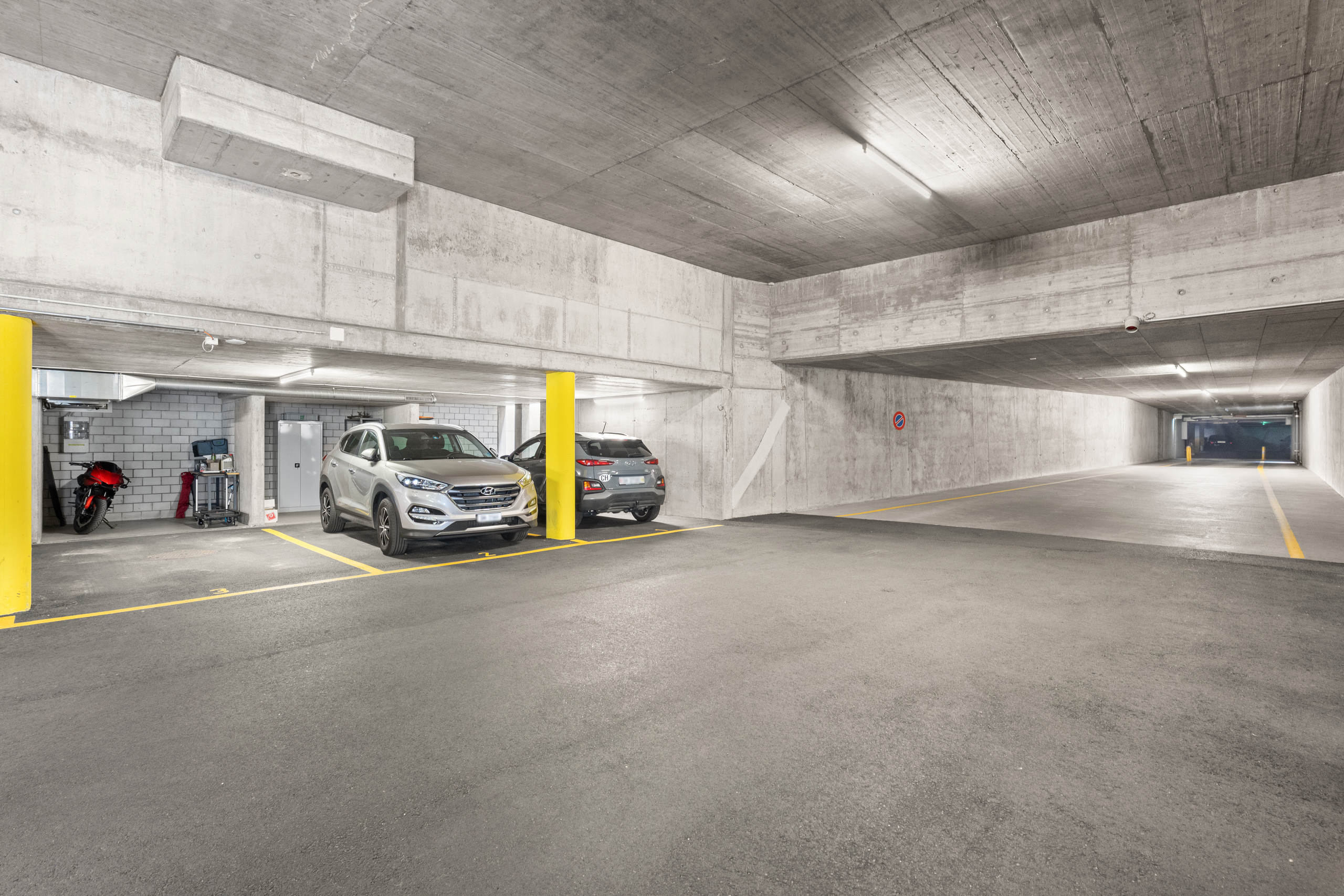 Tiefgarage mit Stellplätzen