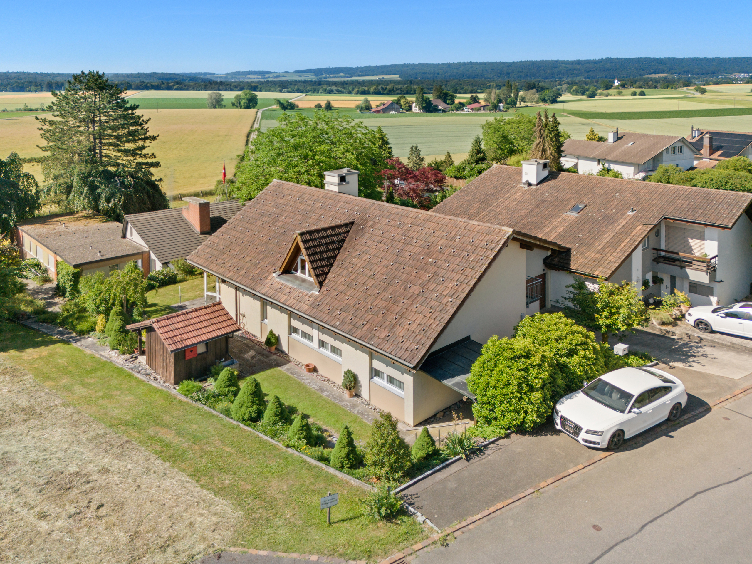 Ländliches Einfamilienhaus mit großem Garten