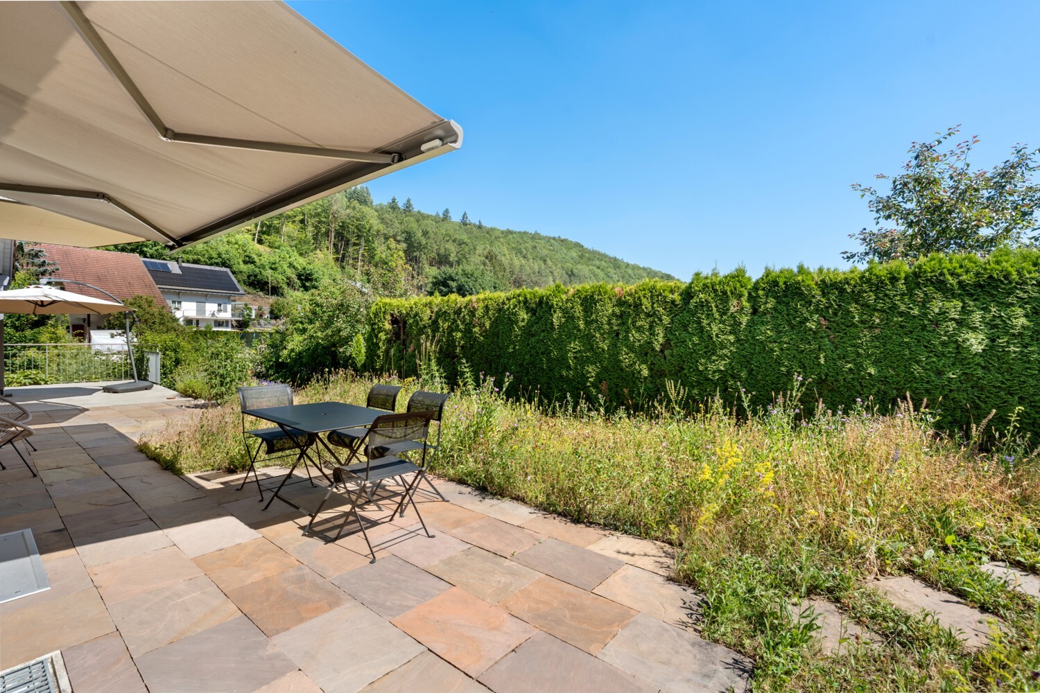 Terrasse mit Bergblick und Essplatz