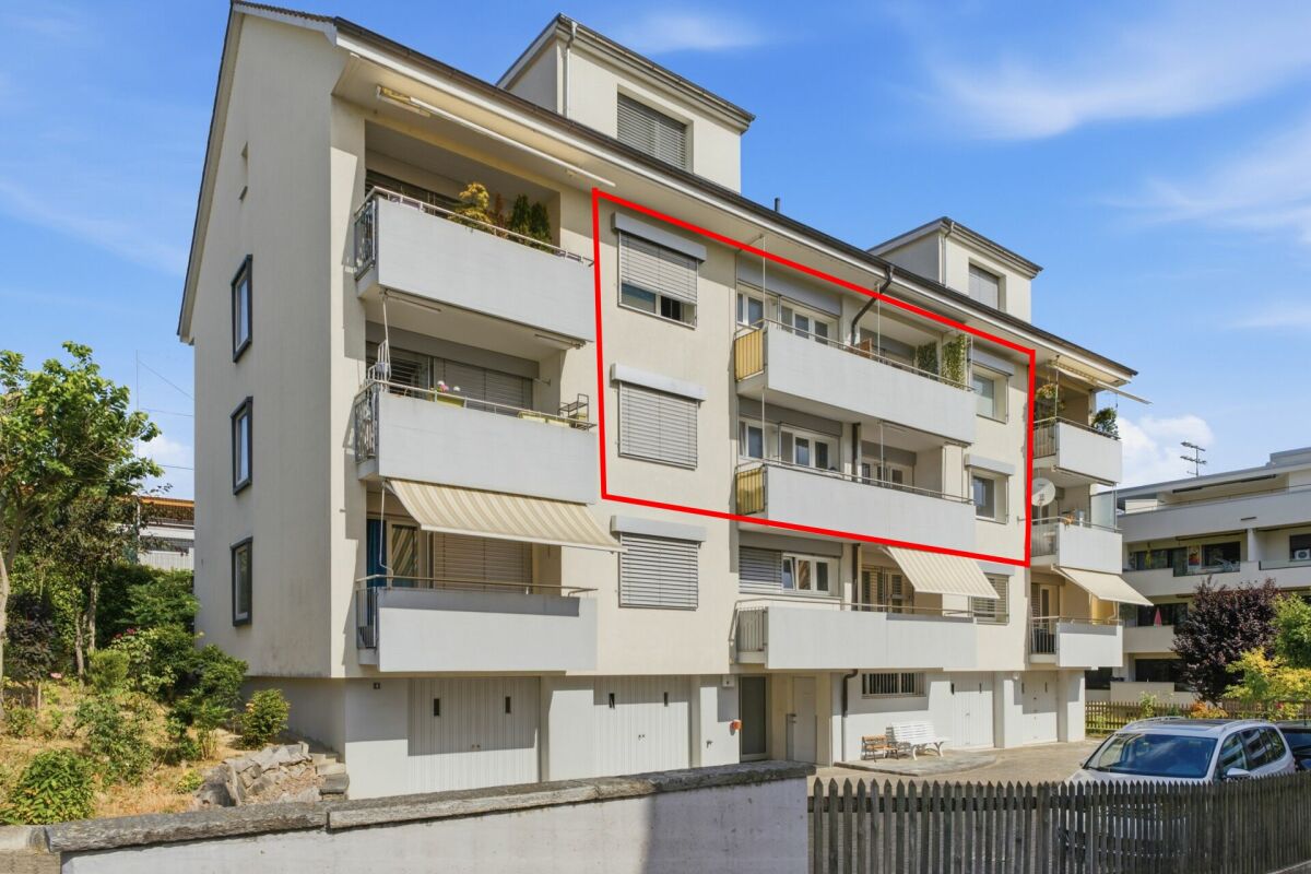 Mehrfamilienhaus mit Balkonen