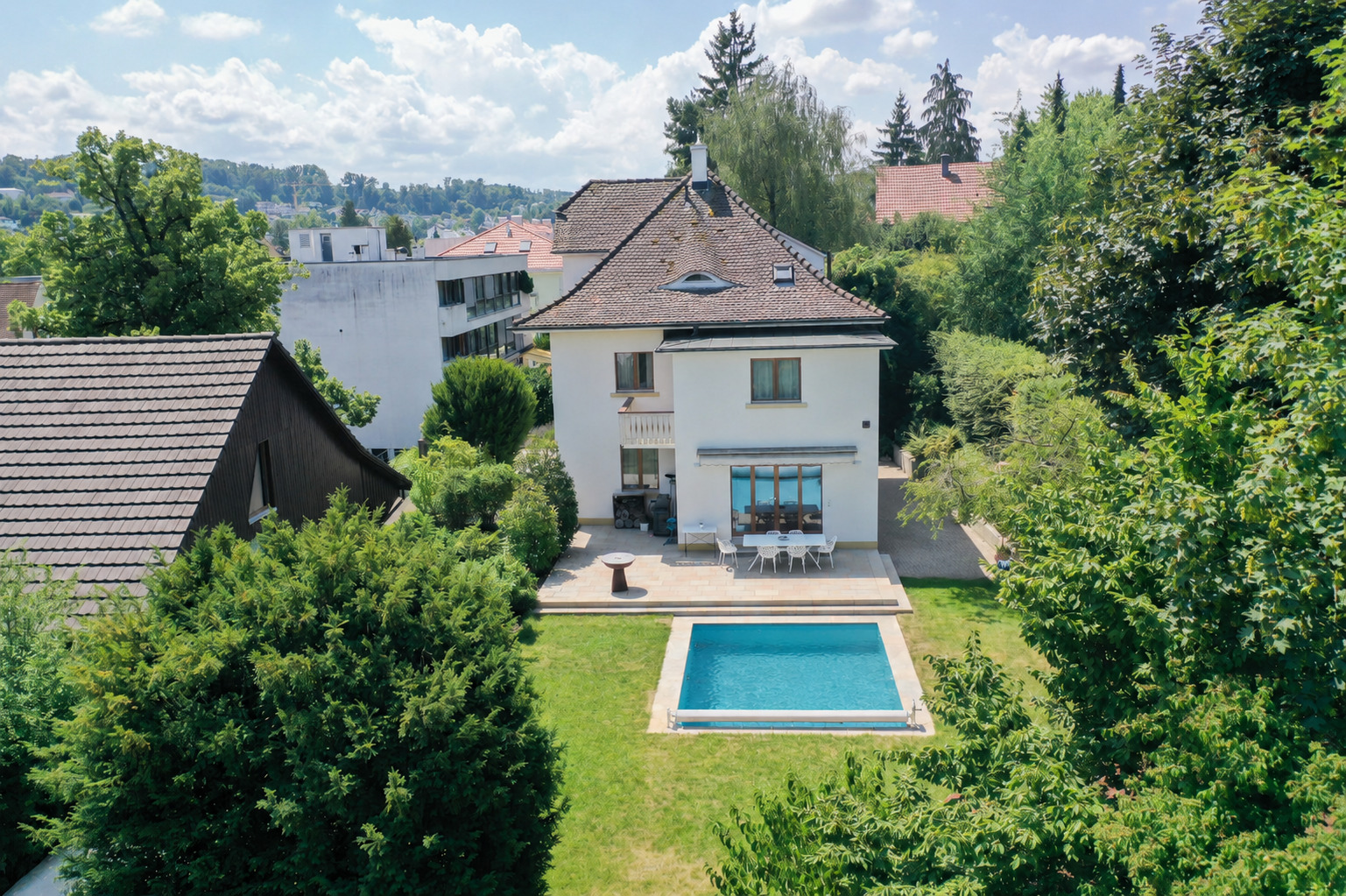 Haus mit Pool und Garten
