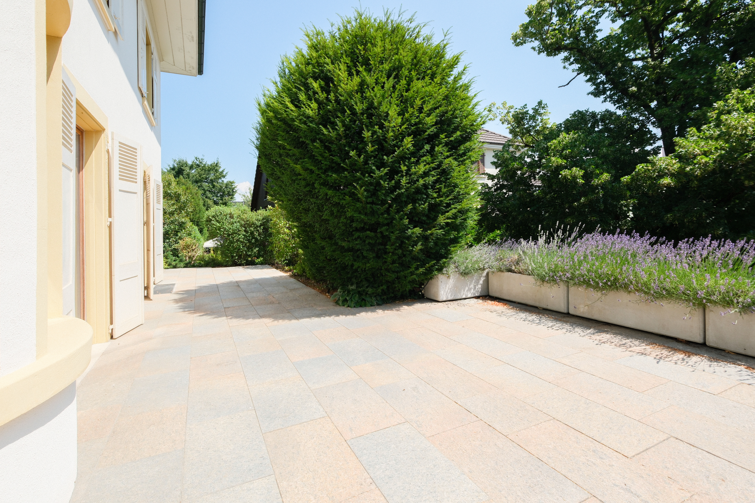 Terrasse mit Gartenblick