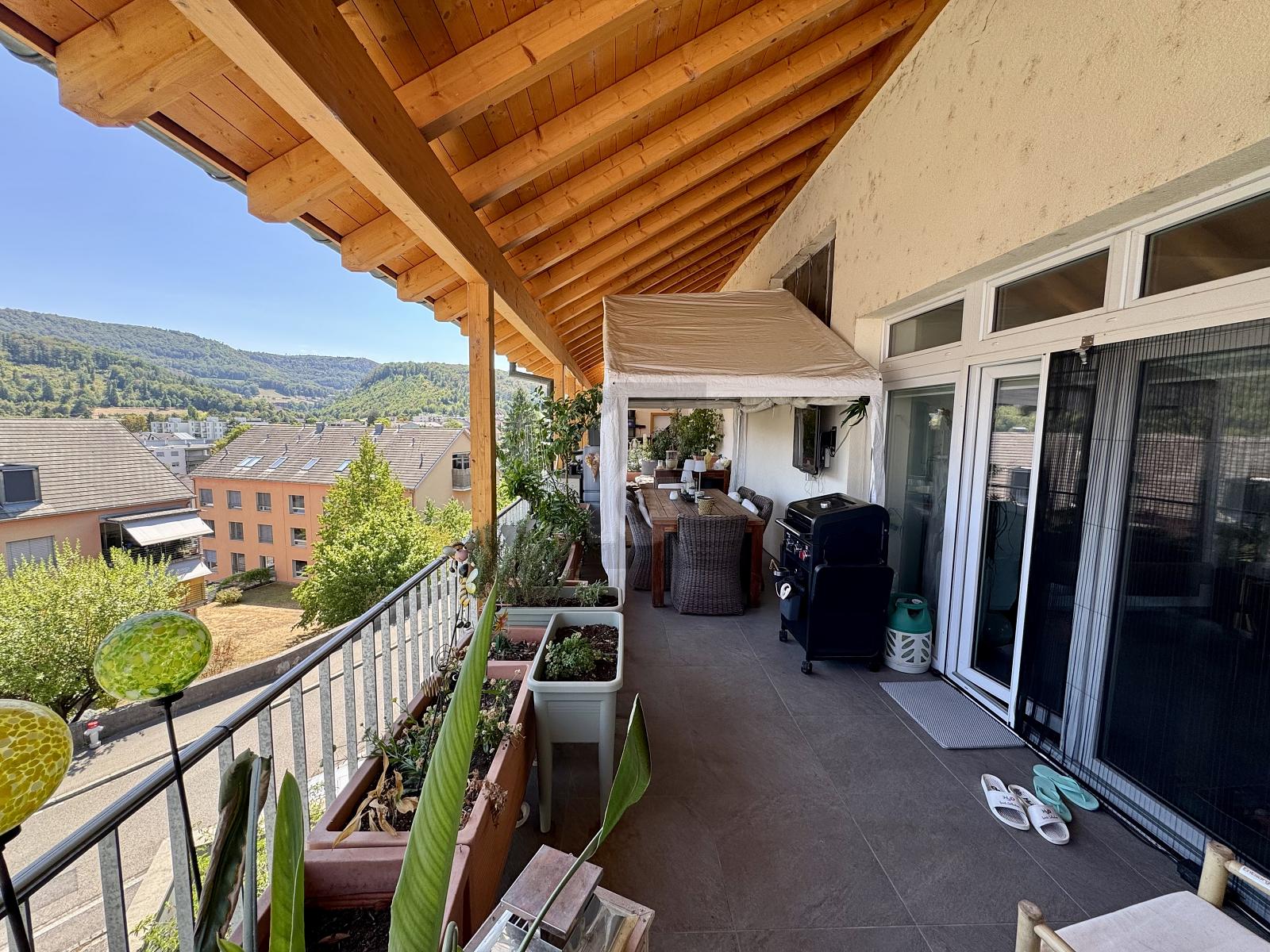 GROSSZÜGIG MIT TERRASSE UND IDYLLISCHEM WALDBLICK – Aesch BL