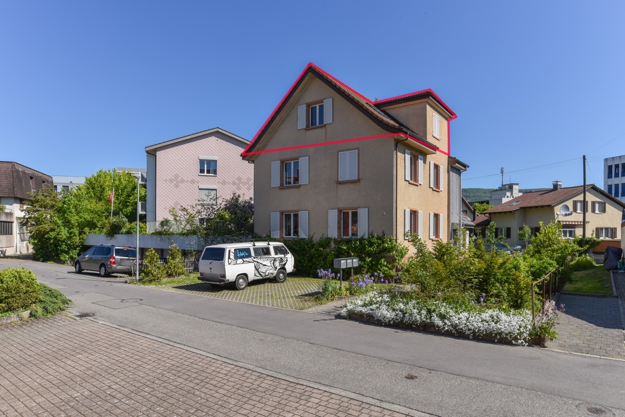 Charmante DG-Wohnung im ruhigen und zentralen Telli-Quartier – Aarau