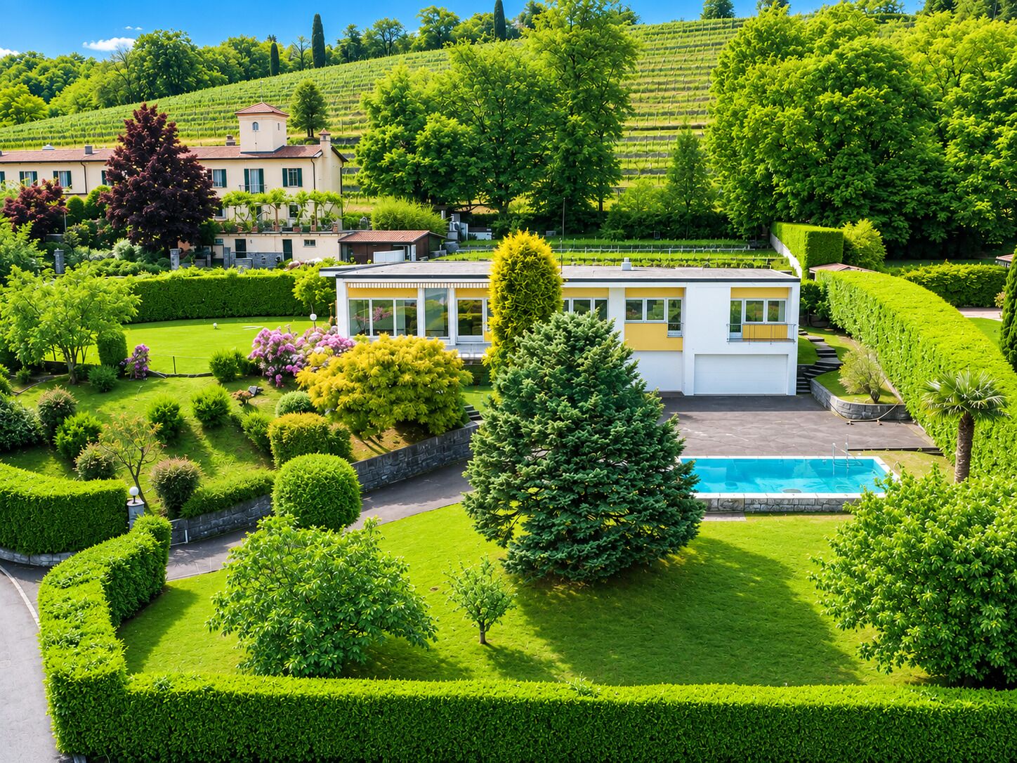 Elegante Villa mit harmonischen und zeitlosen Linien — eingebettet in die Weinberge – Stabio
