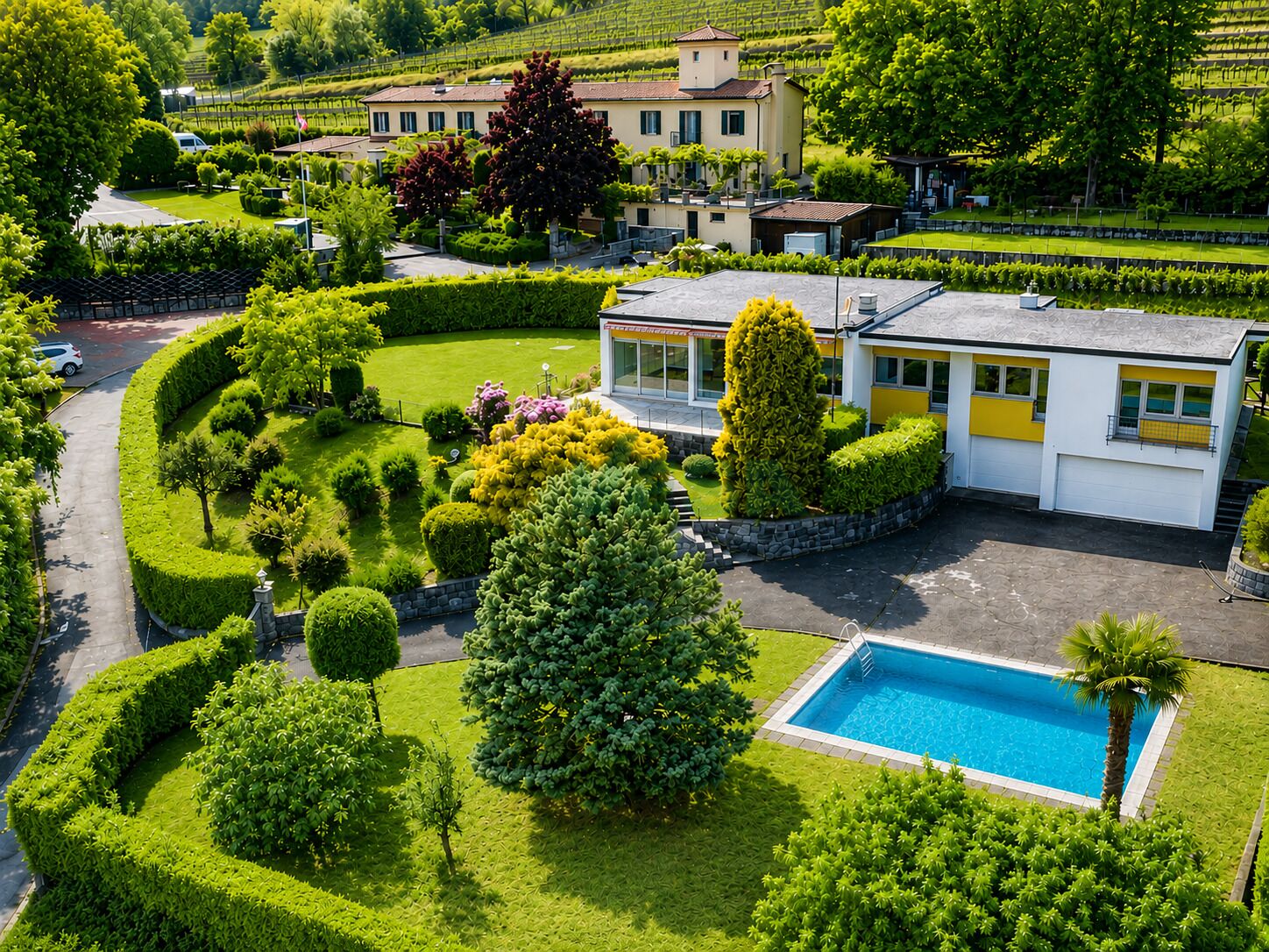 Villa mit gepflegtem Garten und Pool