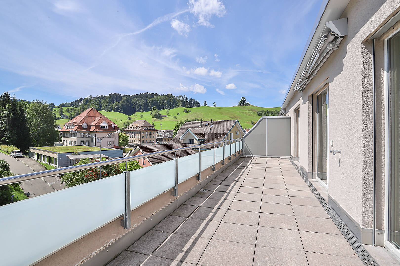 Balkon mit weitem Landschaftsblick