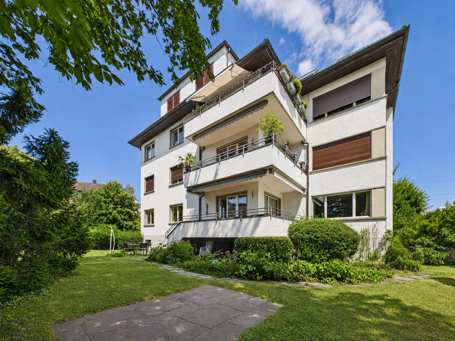 Zentrale Wohnlage, grosszügiger Balkon und beste Anbindung nahe Bahnhof – Dübendorf