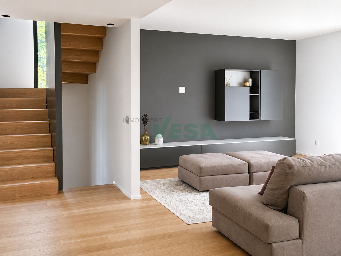Moderner Wohnbereich mit Treppe und Wandmöbeln