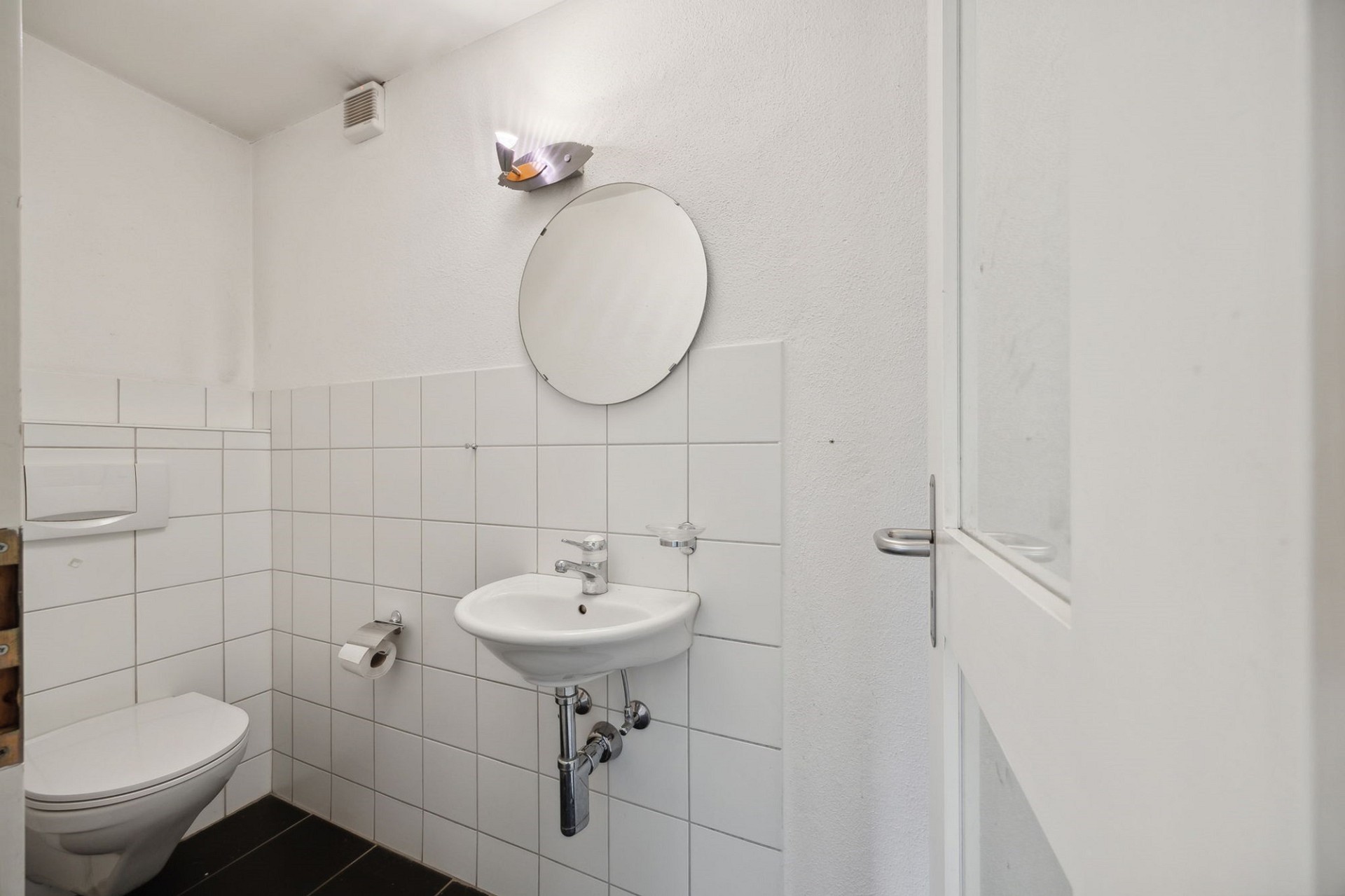 Gäste-WC mit Waschbecken
