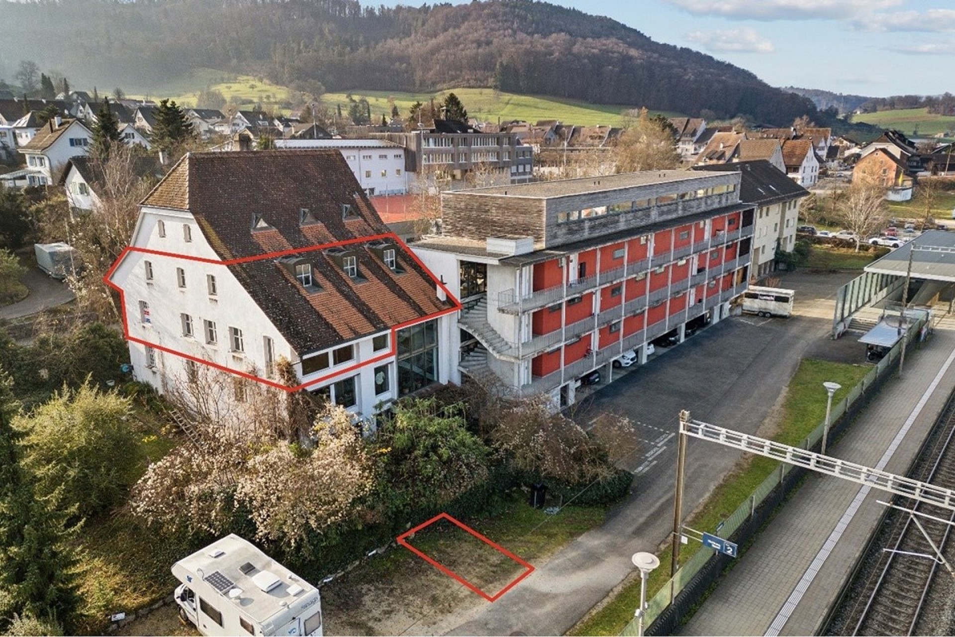 Luftaufnahme eines Wohn- und Gewerbekomplexes