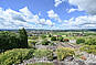 Blick auf Garten und Landschaft