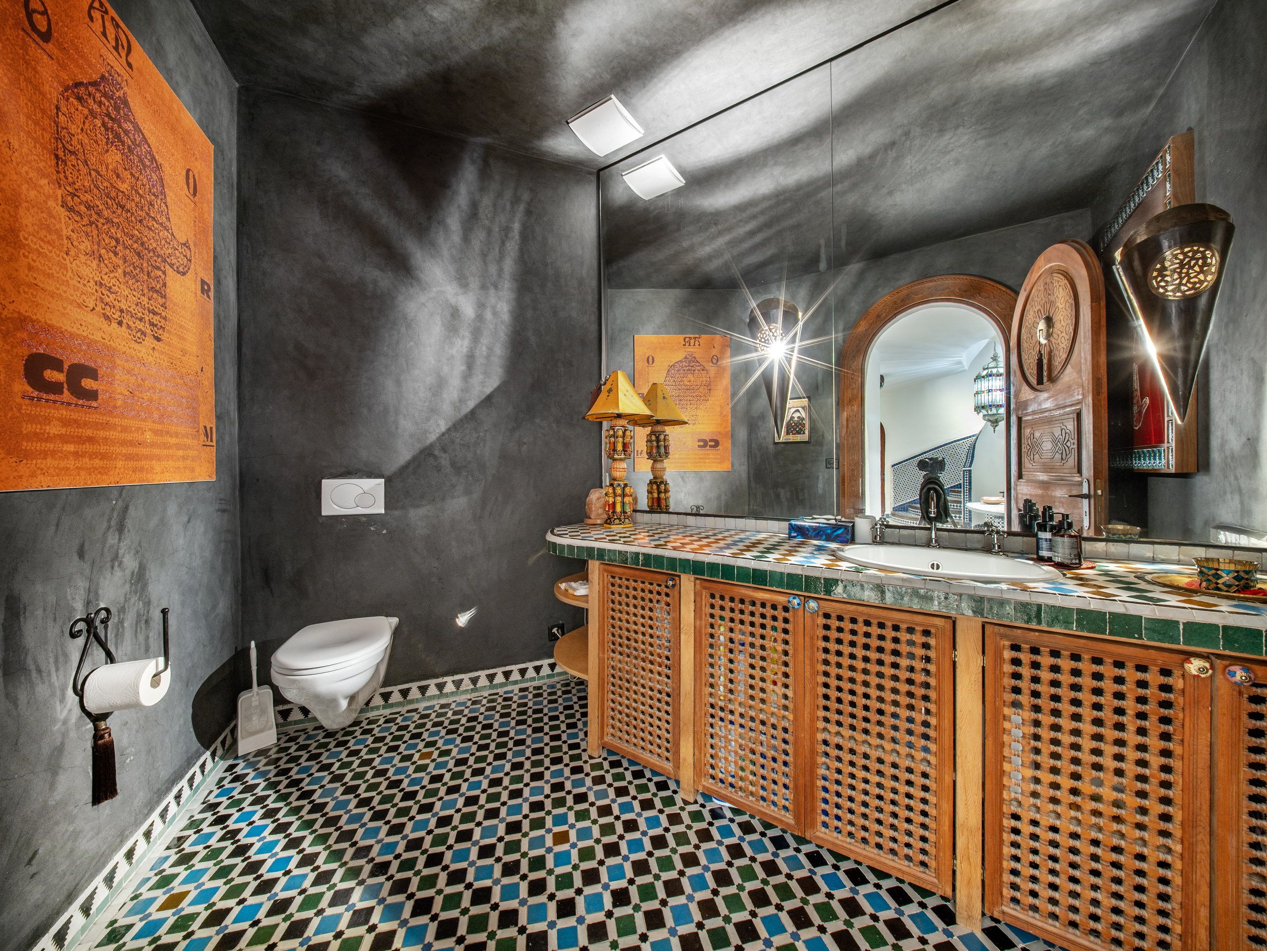 Verspieltes Gäste-WC mit orientalischem Design