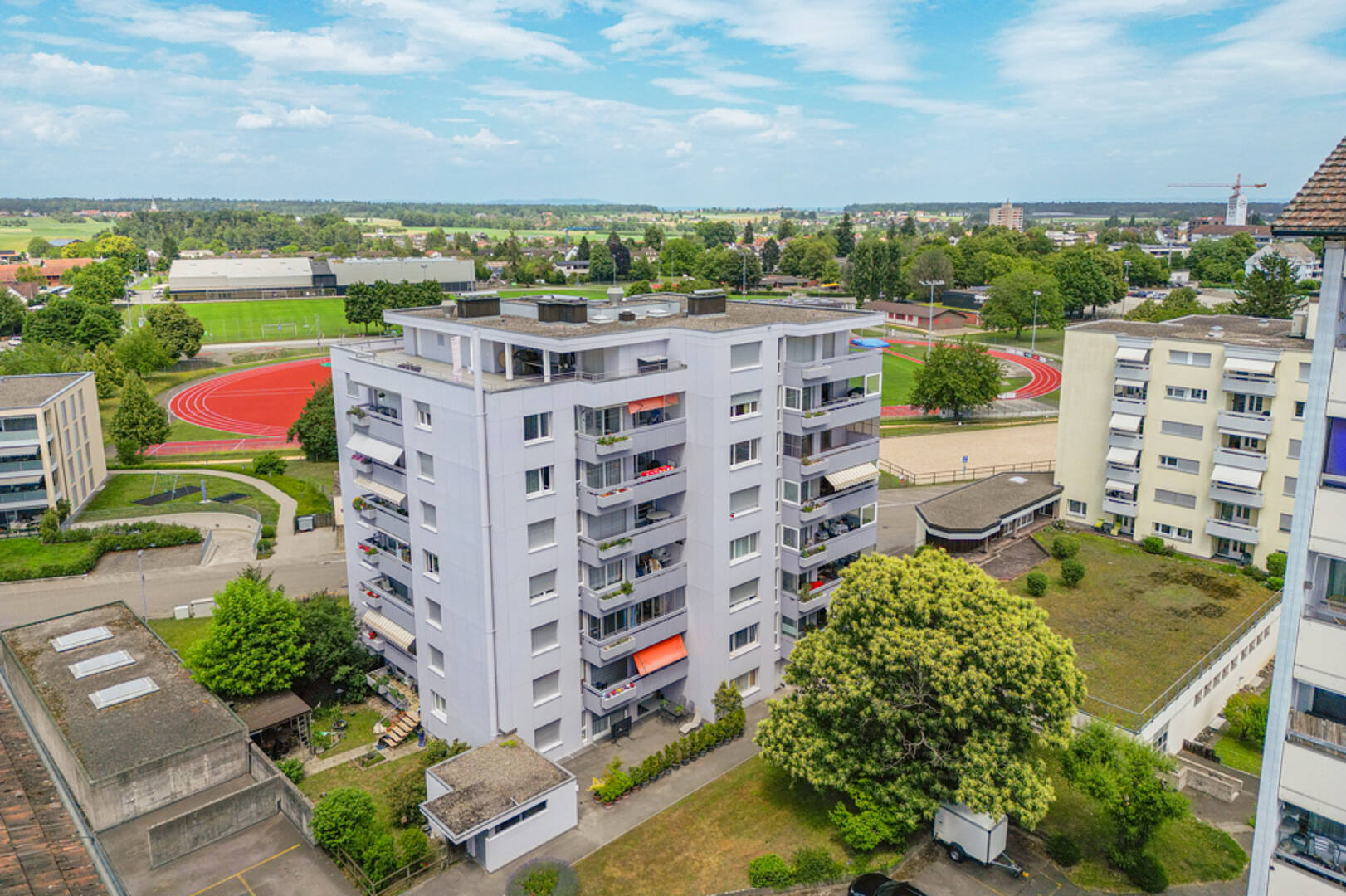 Luftaufnahme eines Wohnquartiers mit Mehrfamilienhäusern