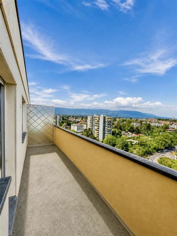Balkon mit Stadtblick
