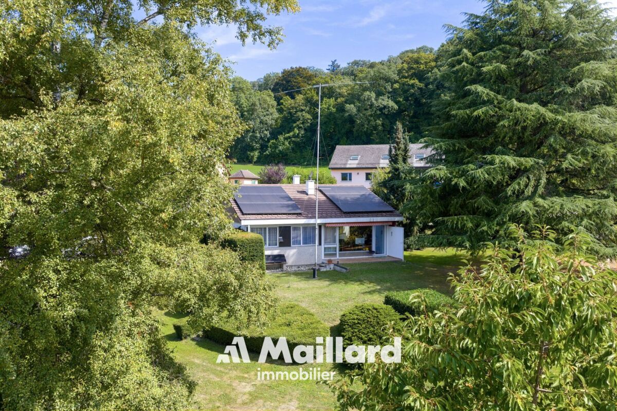 Einfamilienhaus im Grünen mit Solaranlage